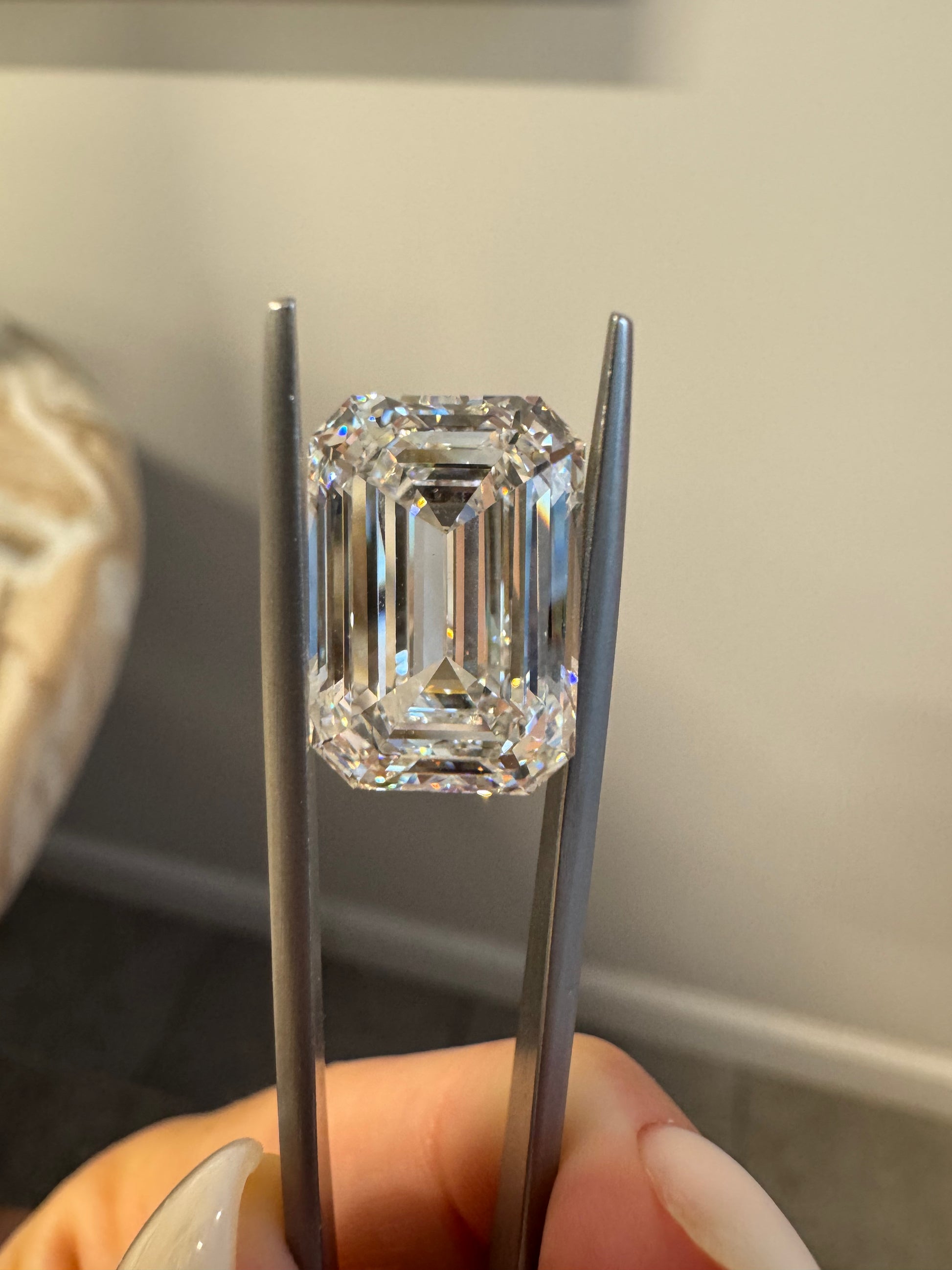Emerald | 10.56ct F VVS2 | 1.47 ratio | IGI Certified
