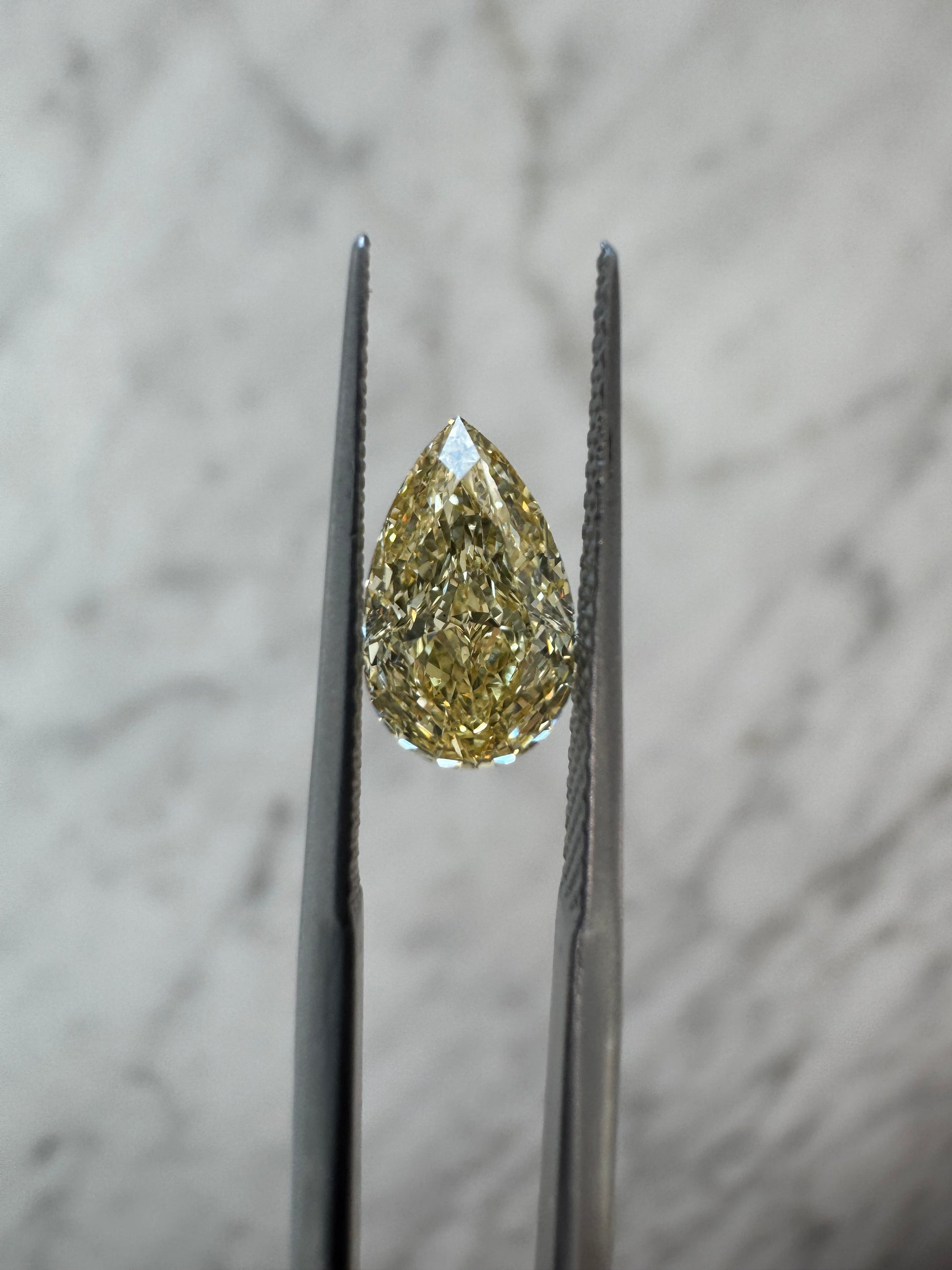 Pear | 1.52ct Fancy Intense Yellow VS2 | IGI Certified 655453386