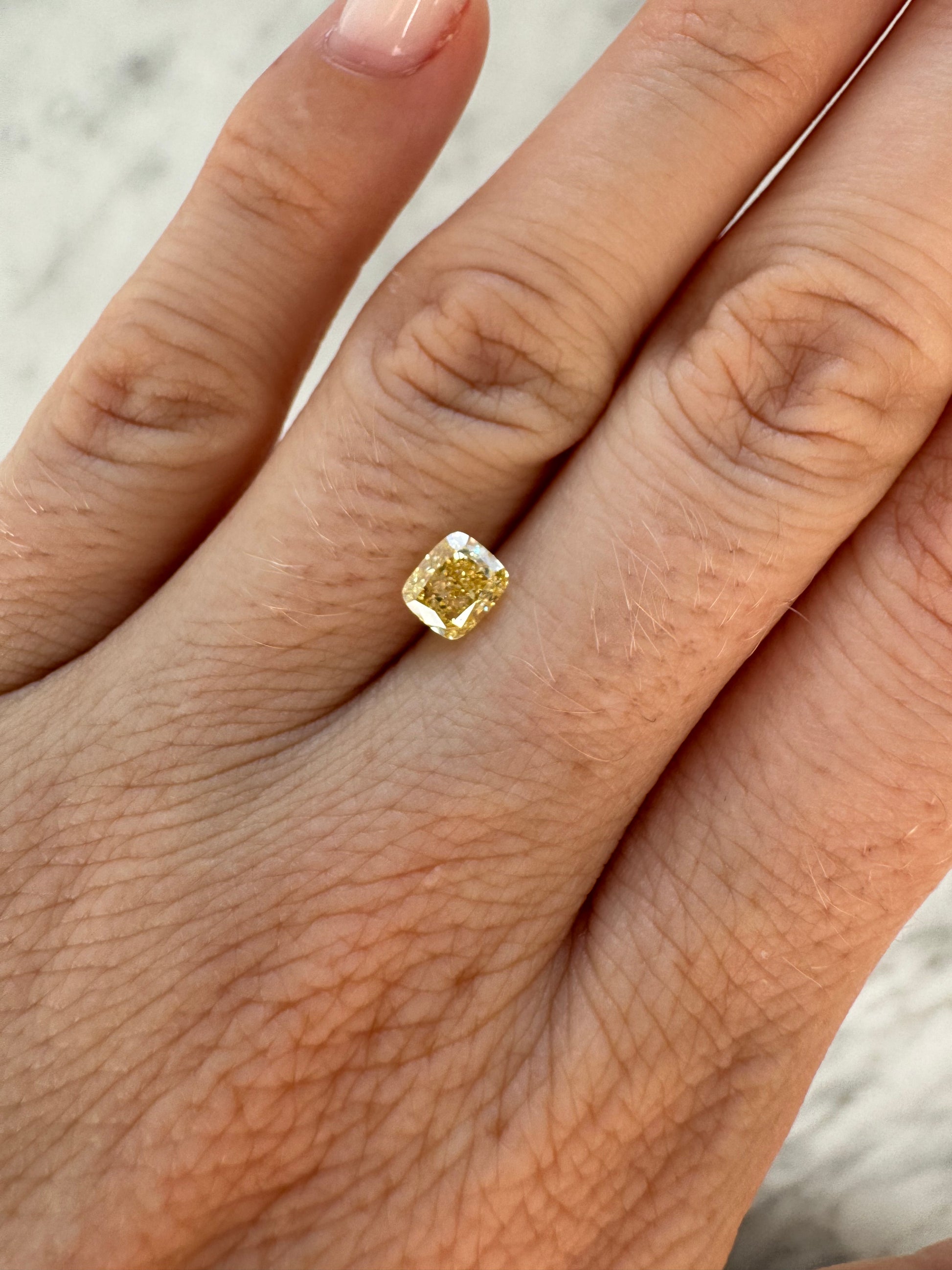 Cushion | 1.02ct Fancy Vivid Yellow VS1 | IGI Certified 680542092