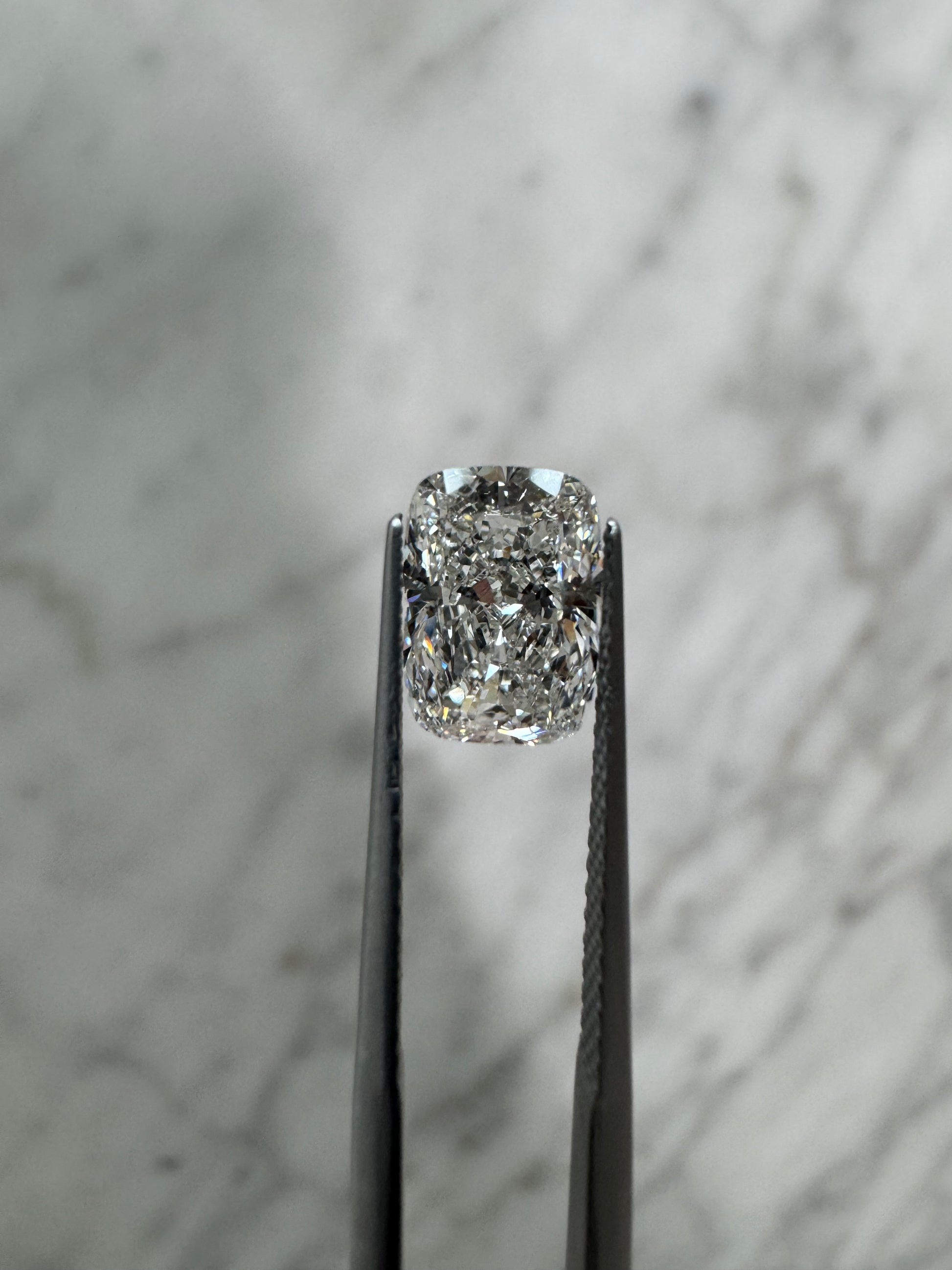 Cushion | 2.09ct F VS1 | 1.43 ratio | IGI Certified 717593722