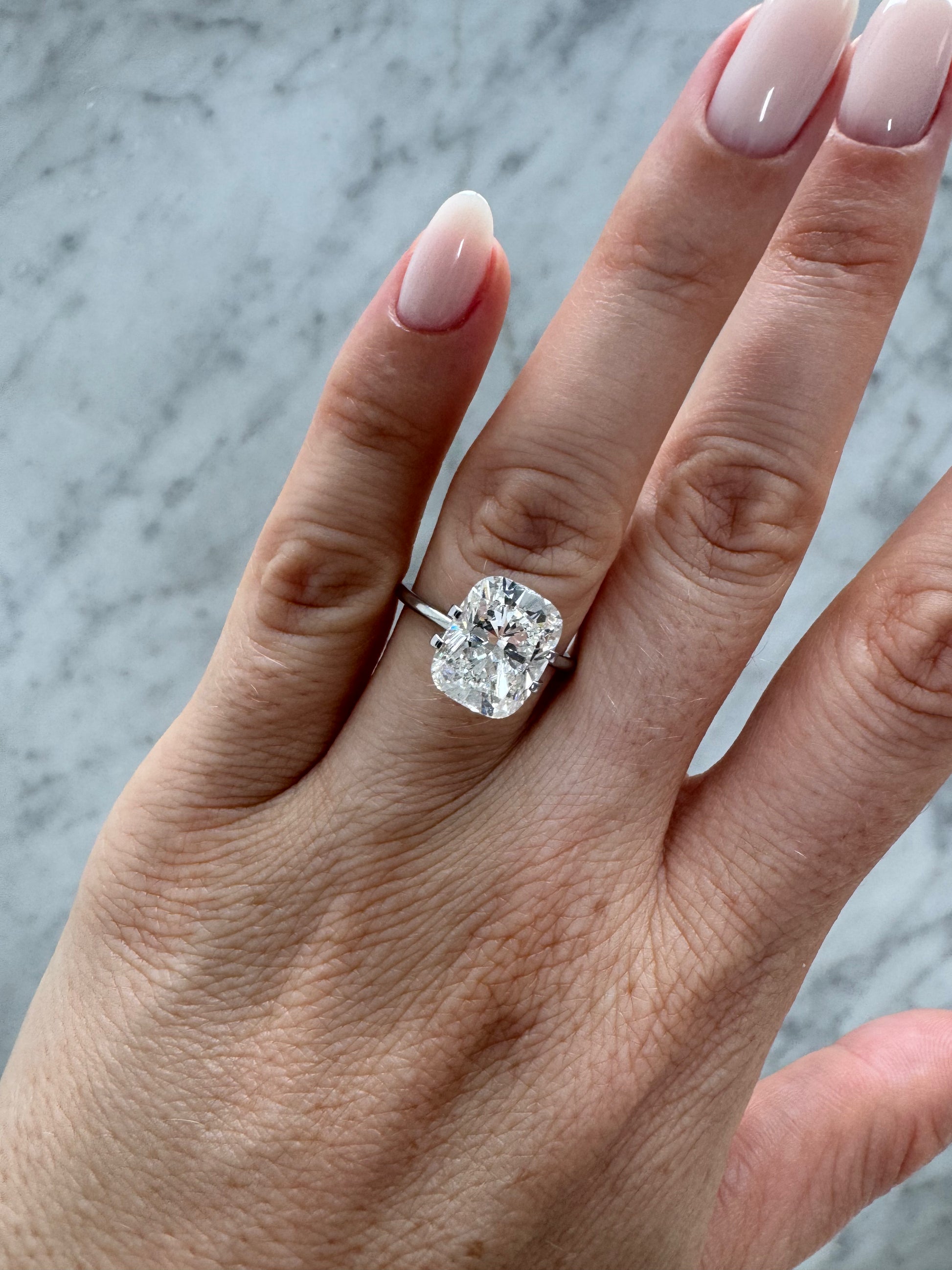 Cushion | 5.01ct F VS2 | 1.27 ratio | IGI Certified 712557665