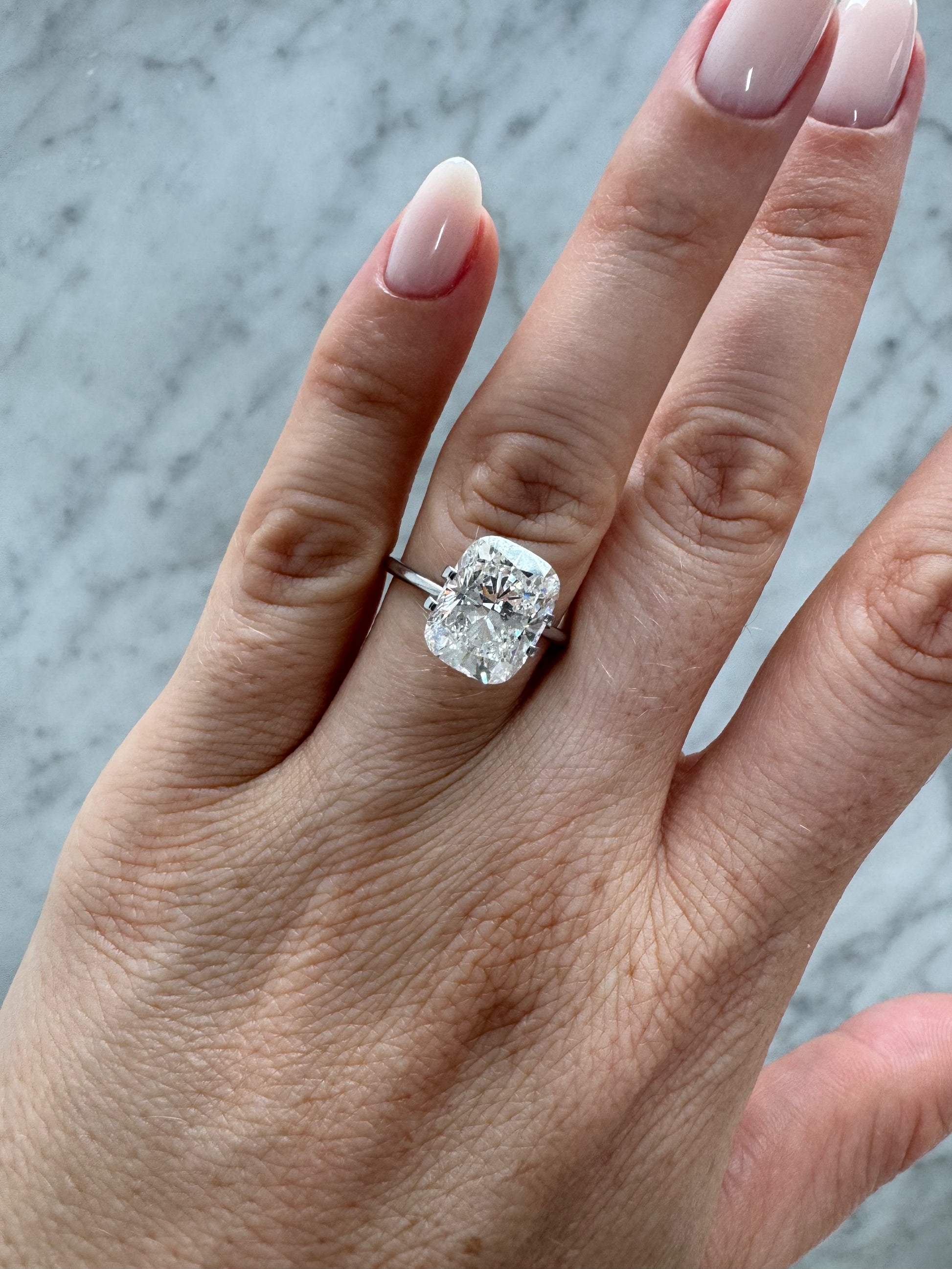 Cushion | 5.01ct F VS2 | 1.27 ratio | IGI Certified 712557665