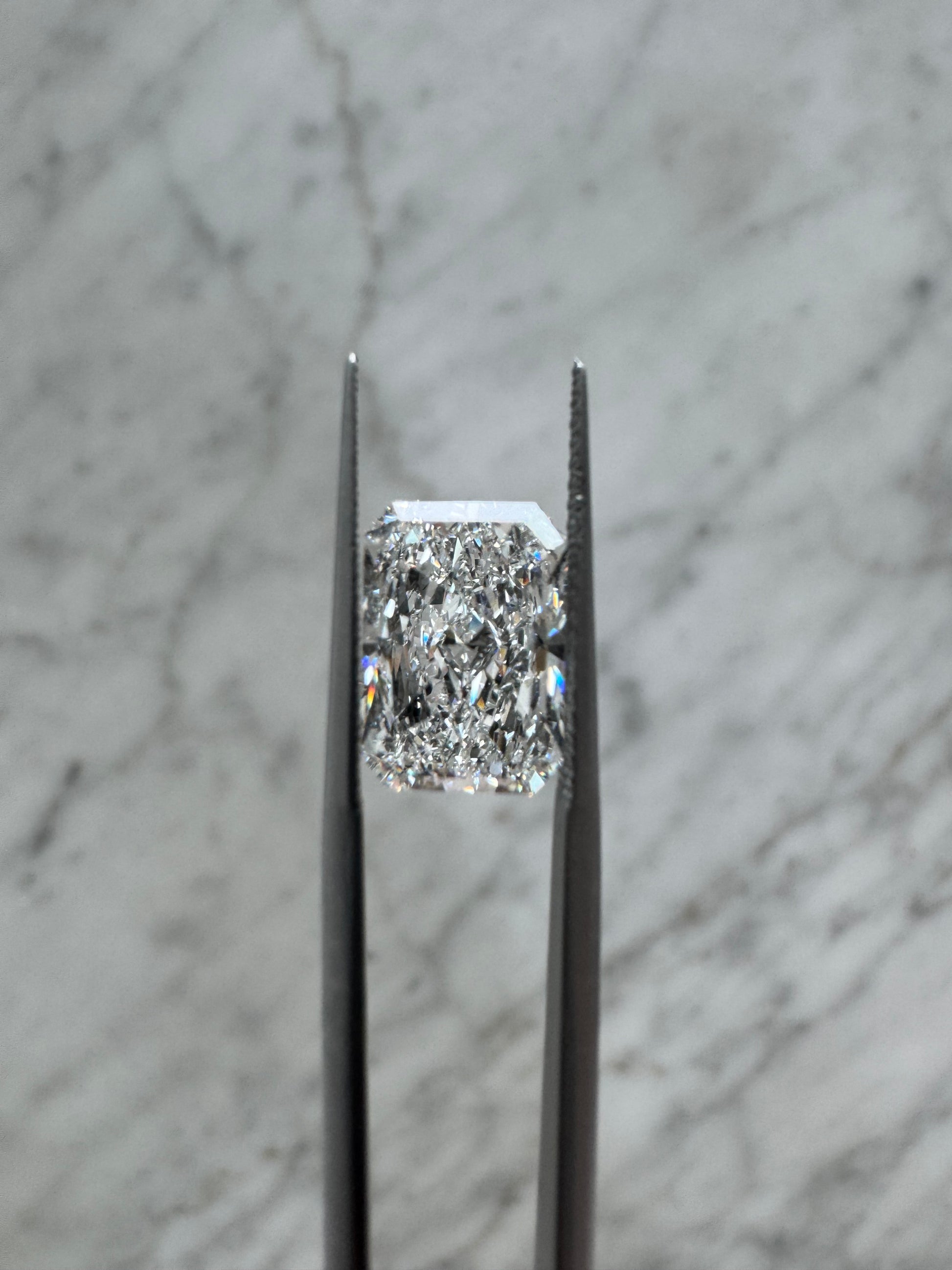 Radiant | 5.01ct E VS2 | 1.43 ratio | IGI Certified 694568279