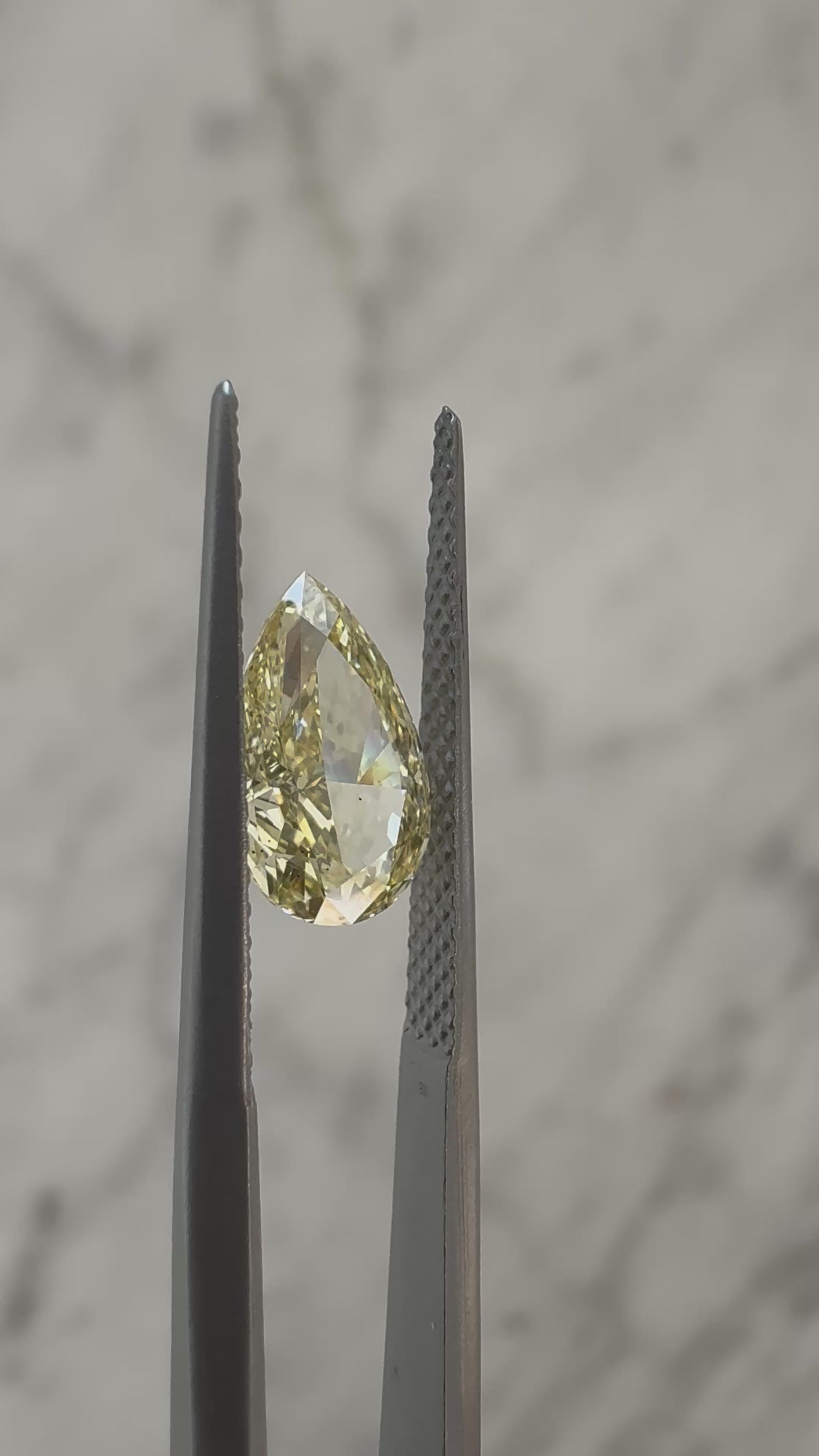 Pear | 1.52ct Fancy Intense Yellow VS2 | IGI Certified 655453386