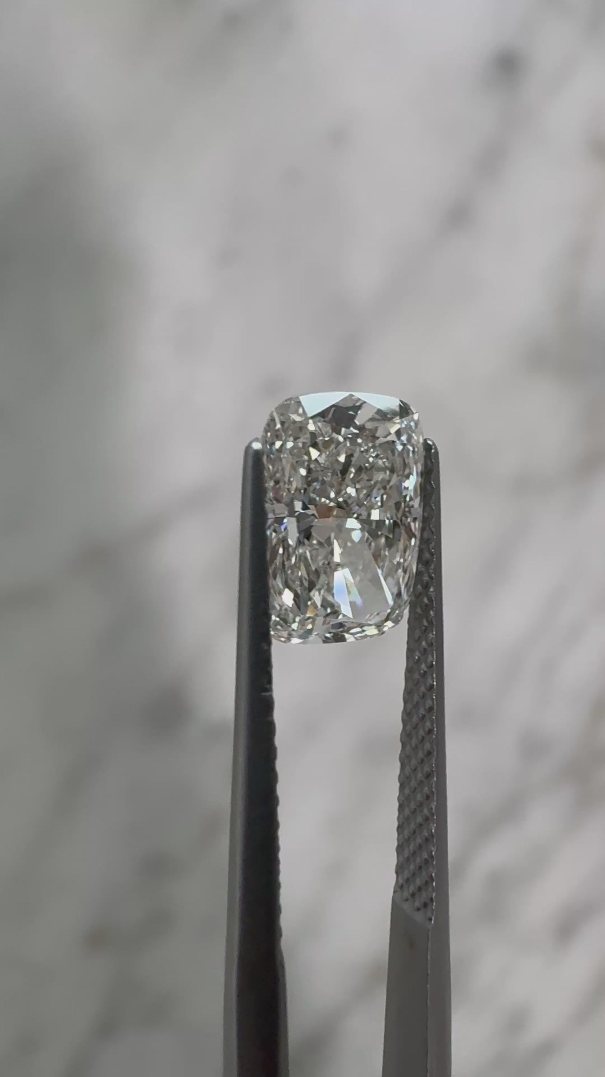 Cushion | 2.09ct F VS1 | 1.43 ratio | IGI Certified 717593722