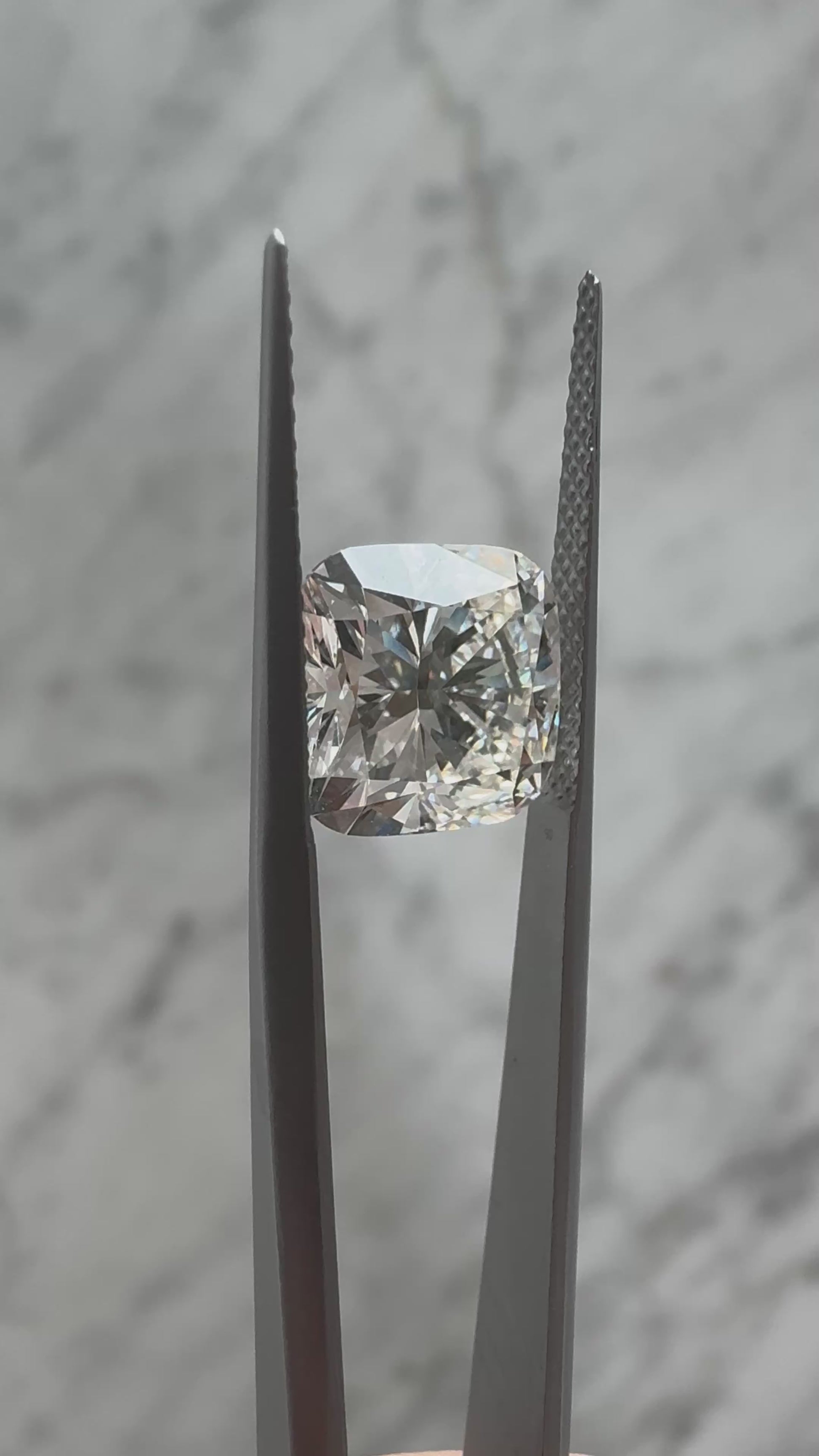 Cushion | 5.01ct G VS1 | 1.02 ratio | IGI Certified 712560744
