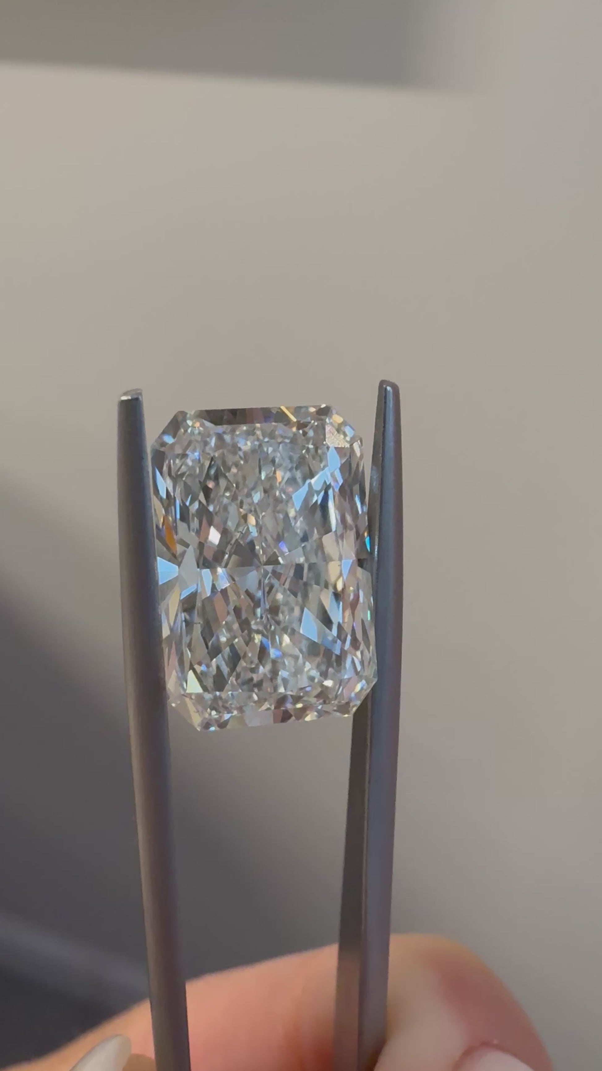 Radiant | 7.24ct G VS2 | 1.48 ratio | IGI Certified