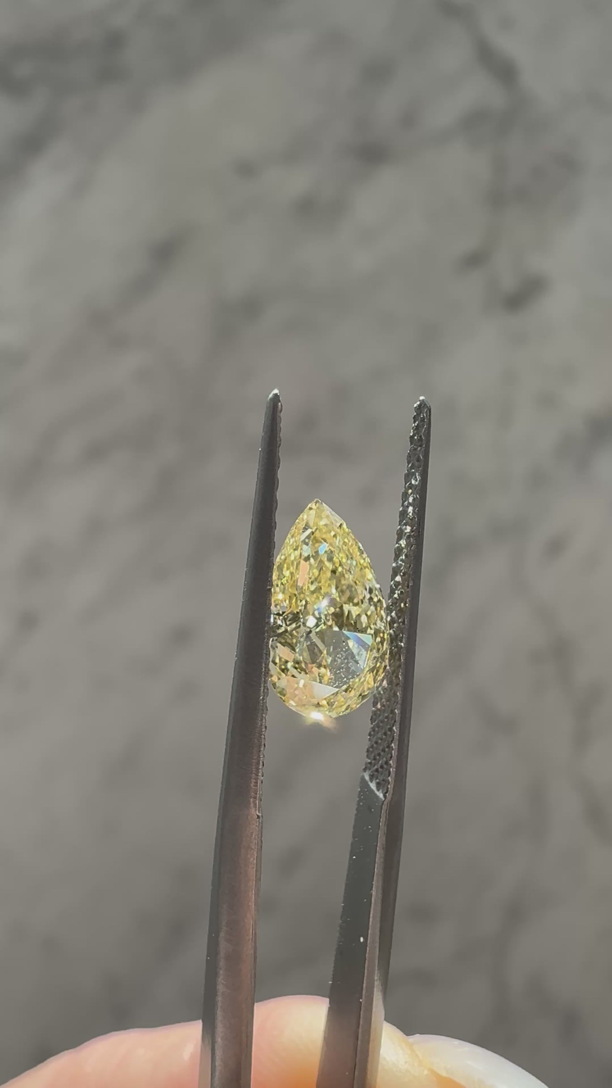 Pear | 1.52ct Fancy Intense Yellow VS2 | IGI Certified 655453386