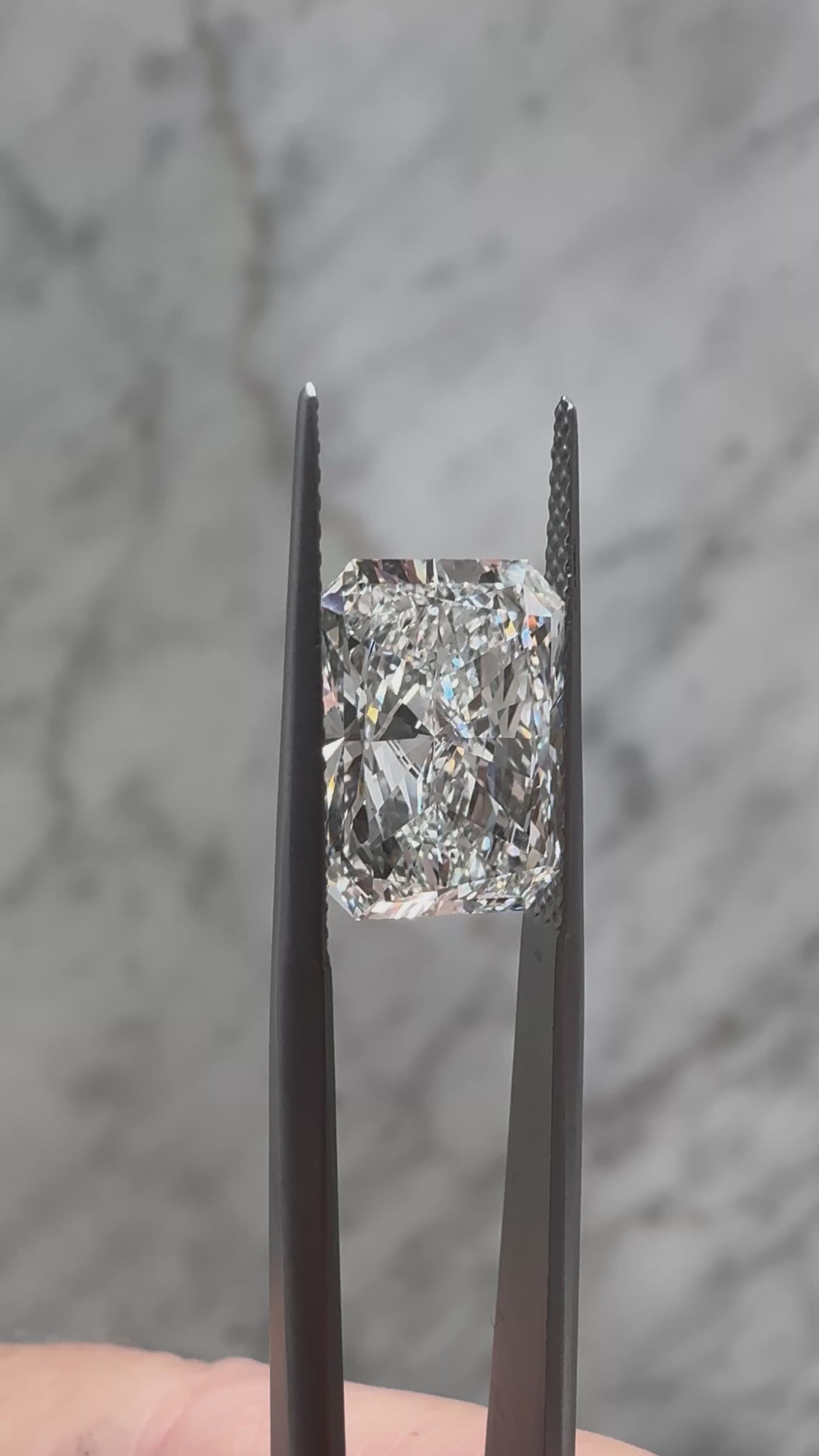 Radiant | 5.01ct E VS2 | 1.43 ratio | IGI Certified 694568279