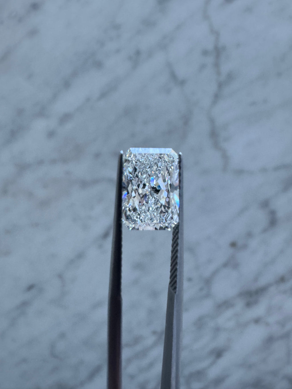 Radiant | 3.09ct E VS2 | 1.43 ratio | IGI Certified LG760533286