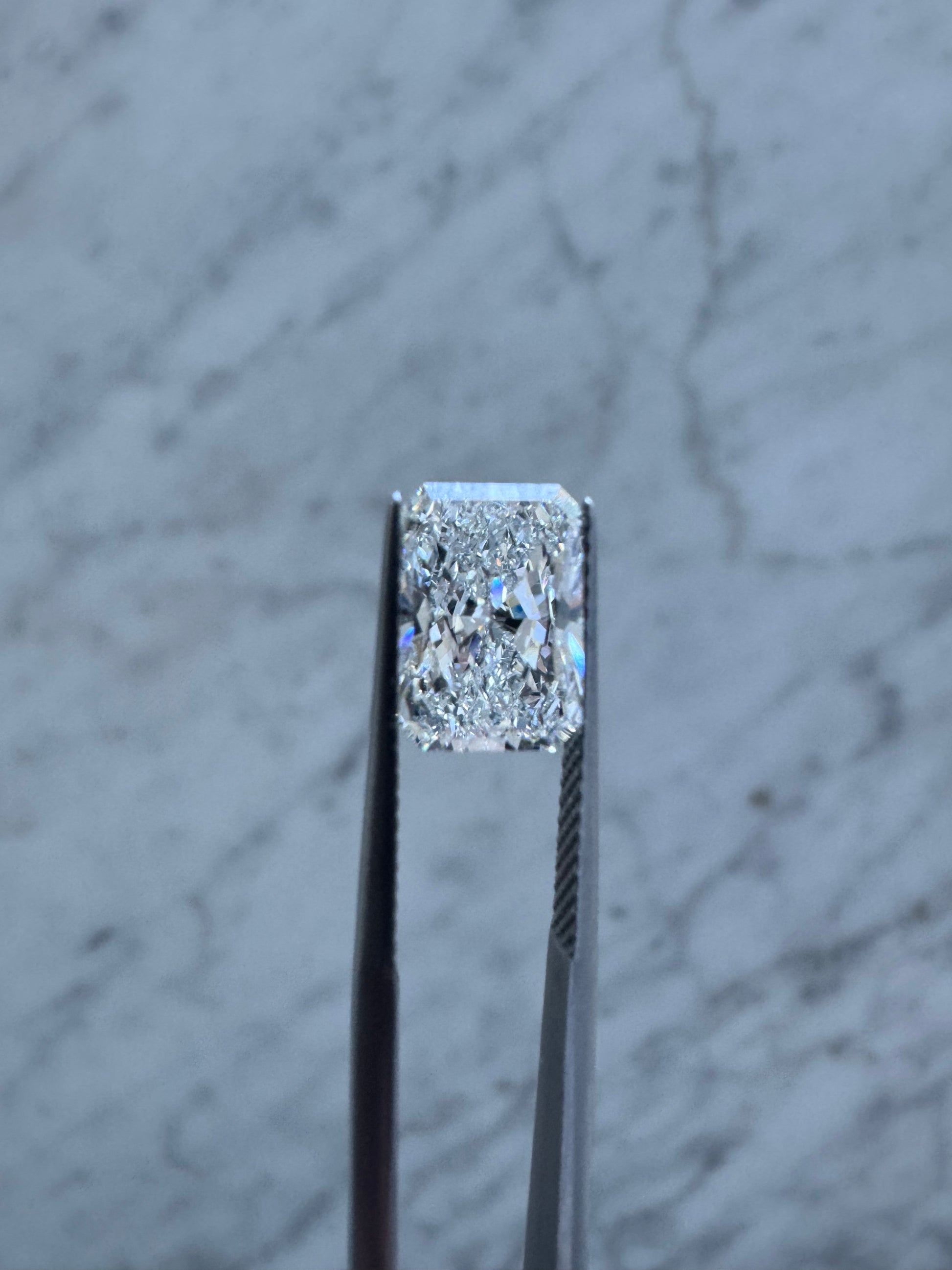 Radiant | 3.09ct E VS2 | 1.43 ratio | IGI Certified LG760533286