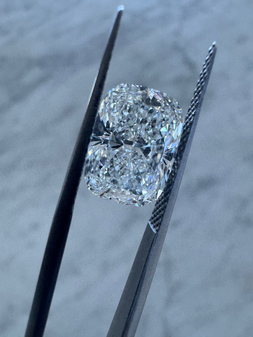 Cushion | 4.09ct F VS1 | 1.36 ratio | IGI Certified LG815670868