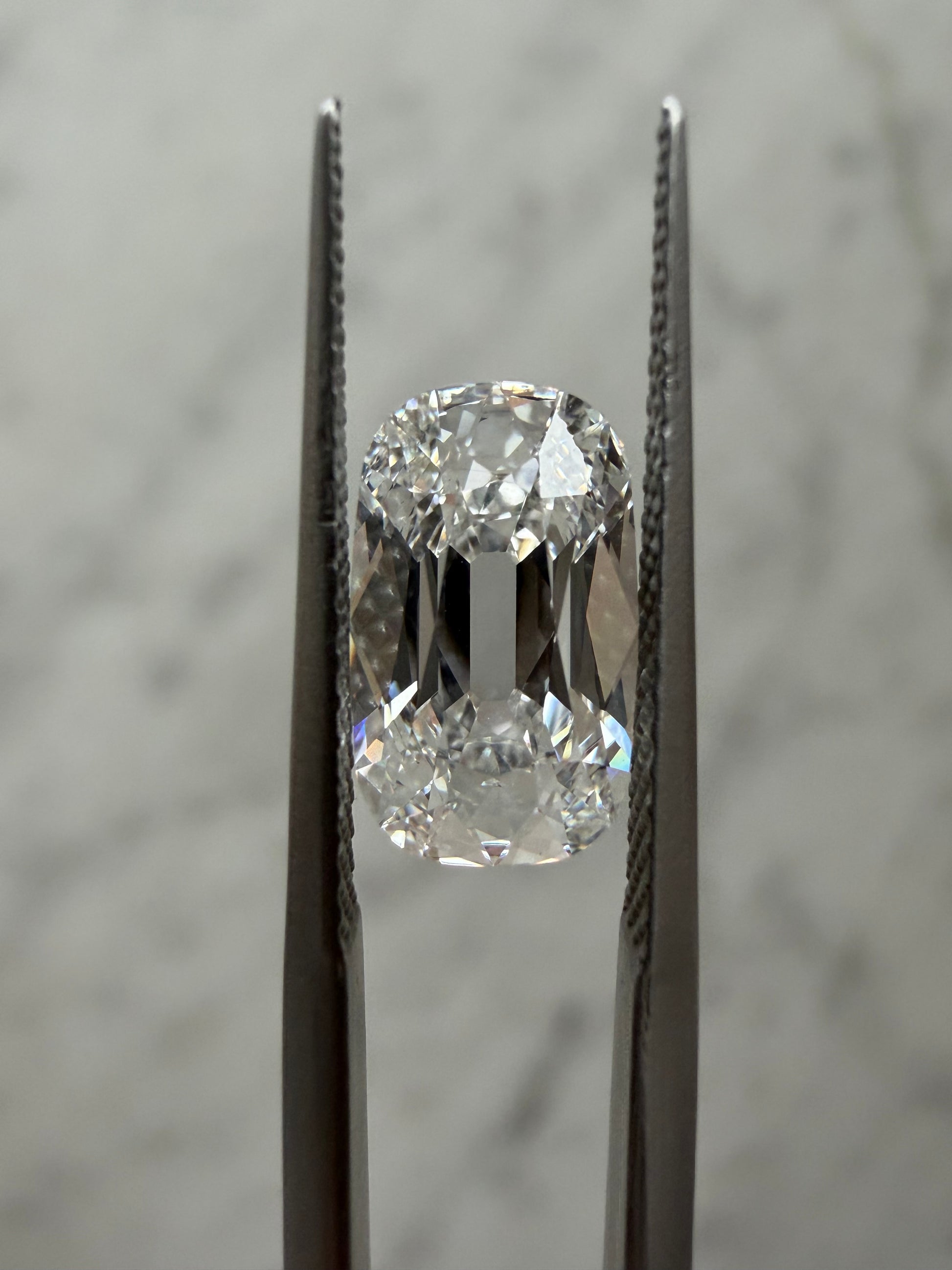 Old Mine Cushion | 2.27ct E VS1 | 1.67 ratio | LG743501839 | OM227