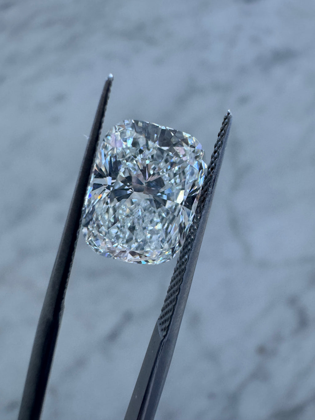 Cushion | 4.09ct F VS1 | 1.30 ratio | IGI Certified LG815651150