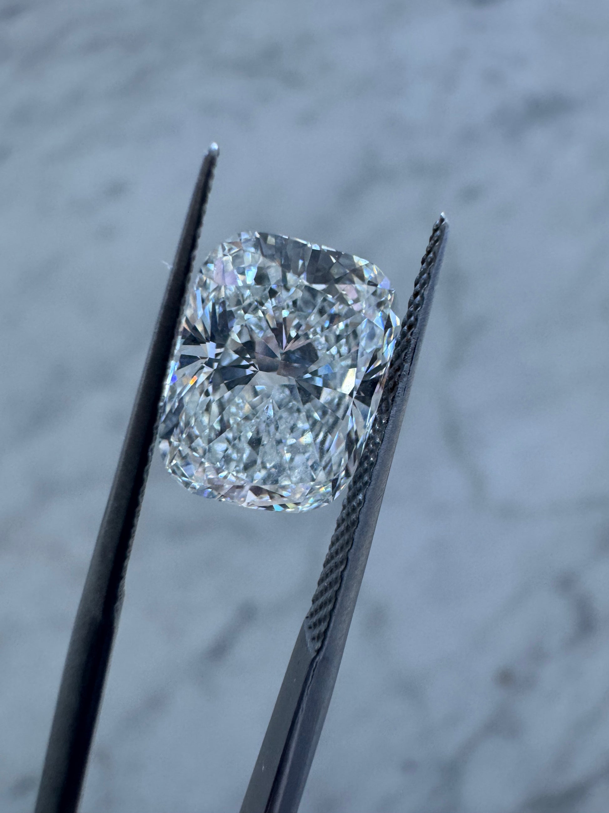 Cushion | 4.09ct F VS1 | 1.30 ratio | IGI Certified LG815651150