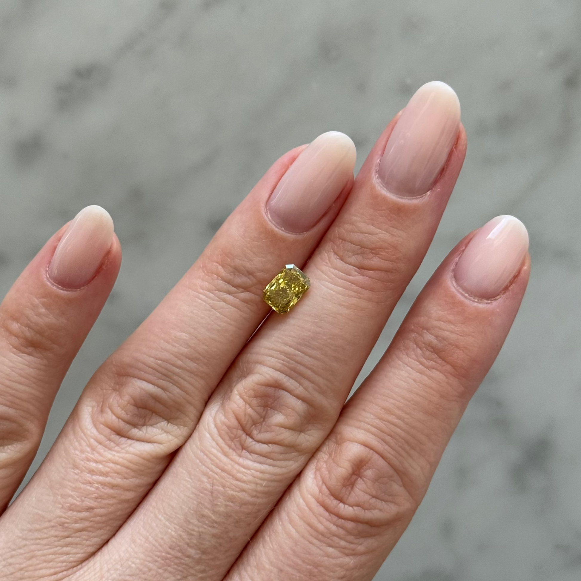 Radiant | 1.02ct Fancy Vivid Yellow VVS2 | 1.43 ratio | IGI Certified 737508179