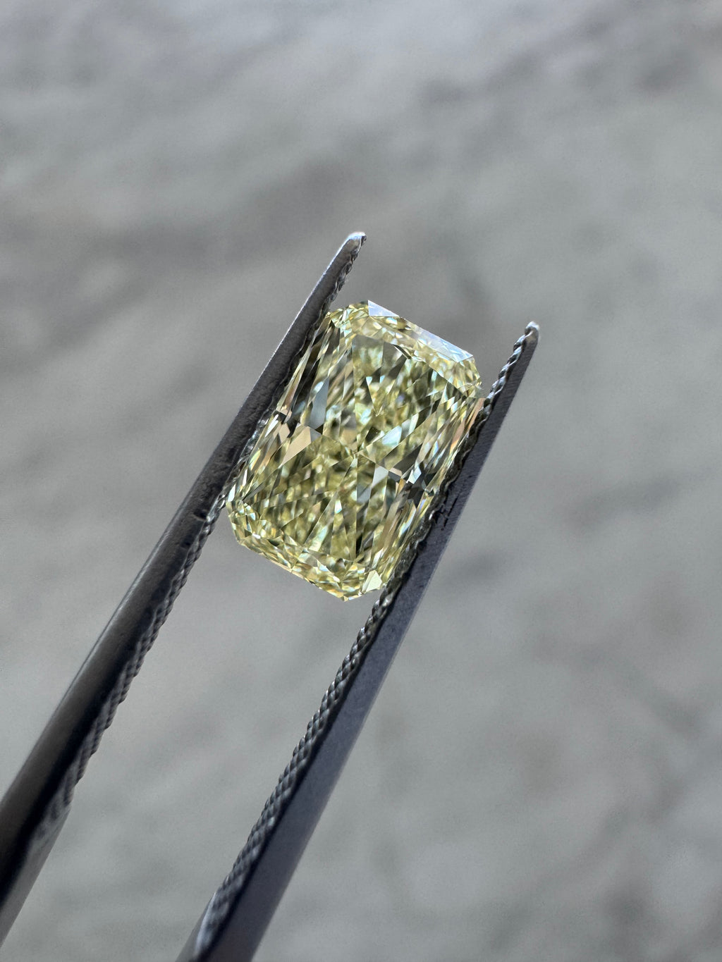 Radiant | 1.17ct Fancy Yellow VVS2 | 1.52 ratio | IGI Certified 629481658