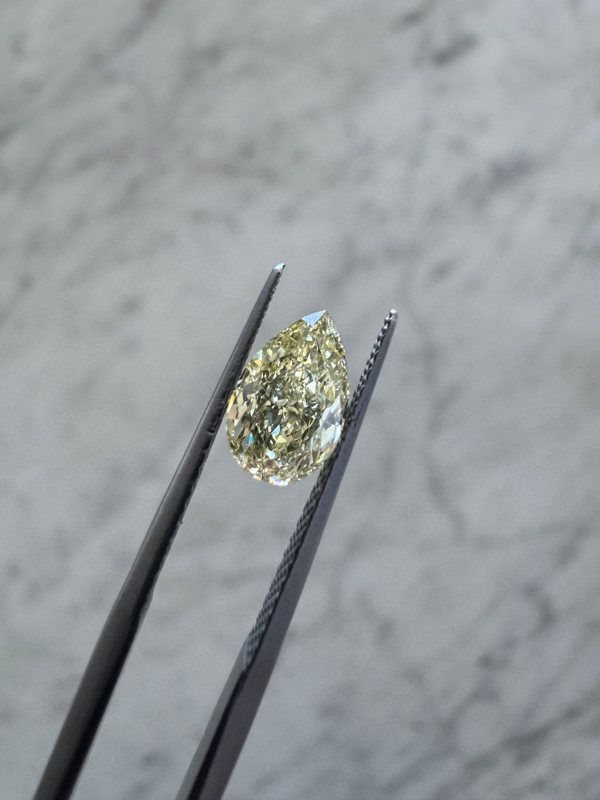 Pear | 1.23ct Fancy Yellow VS1 | 1.57 ratio | IGI Certified 654400728