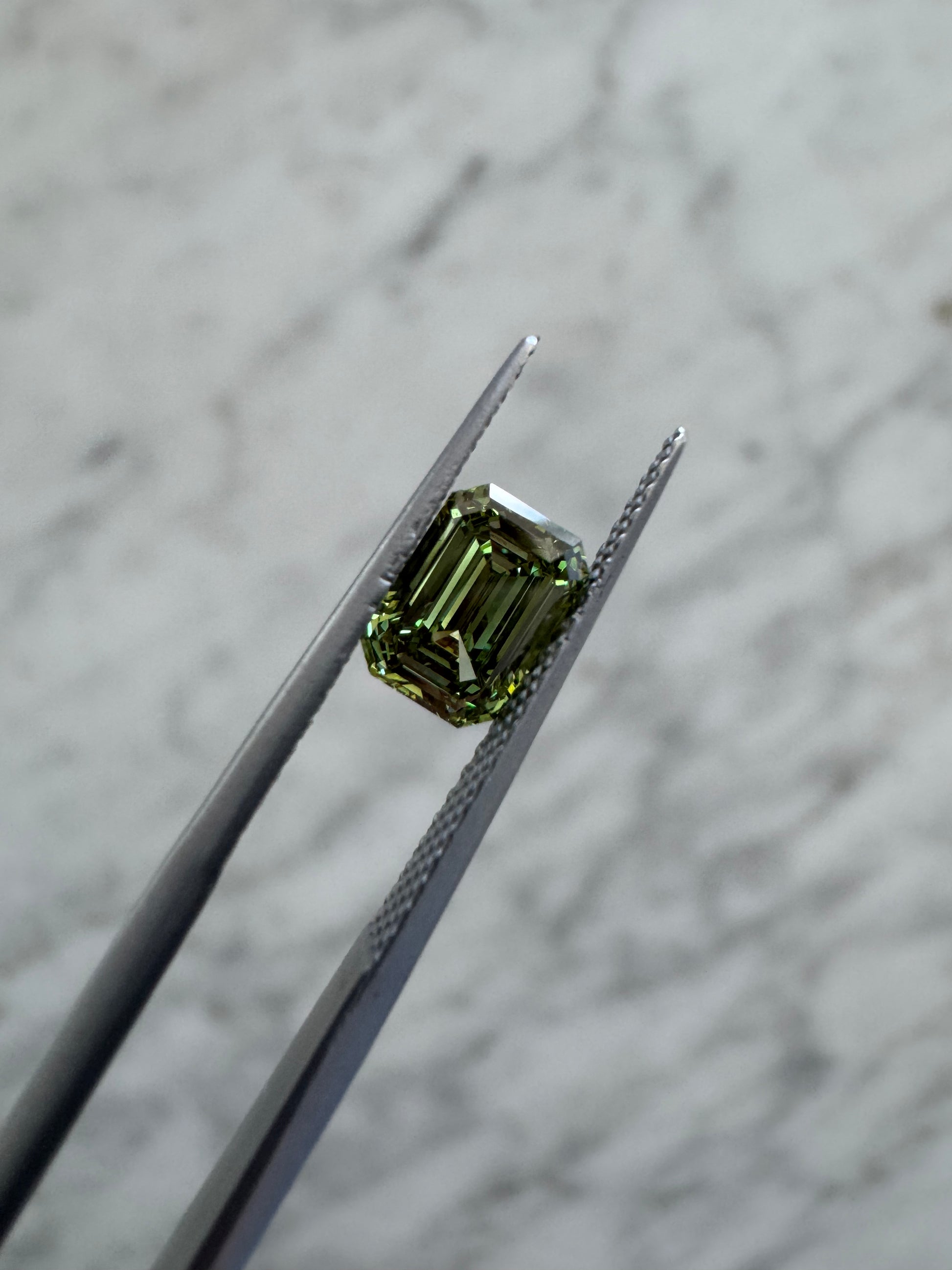 Emerald | 1.06ct Fancy Vivid Green SI1 | 1.42 ratio | IGI Certified LG837637792