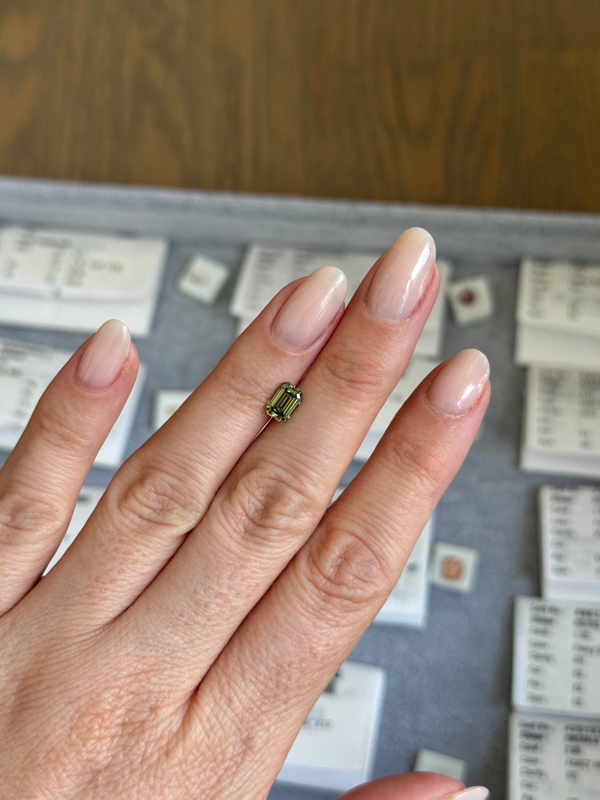 Emerald | 1.06ct Fancy Vivid Green SI1 | 1.42 ratio | IGI Certified LG837637792