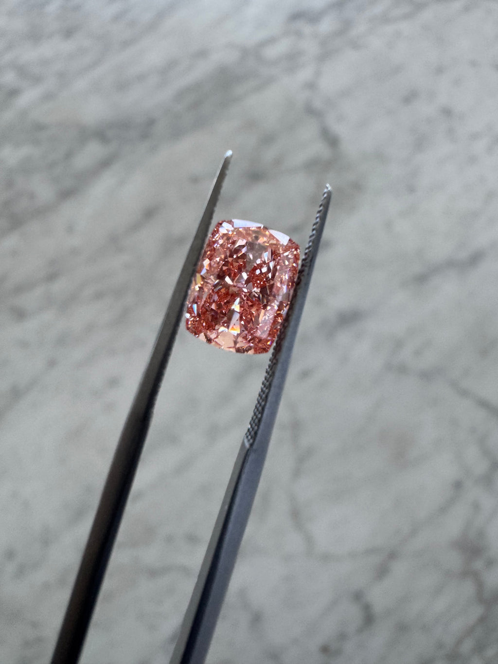 Cushion | 2.71ct Fancy Vivid Pink VS1 | 1.32 ratio | IGI Certified LG662445372