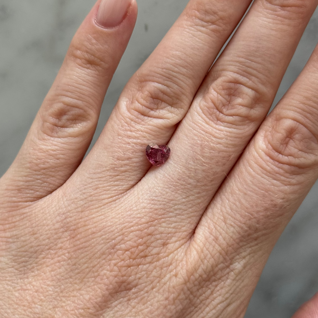 Heart | 1.01ct Fancy Deep Pink VS1 | IGI Certified 816666608