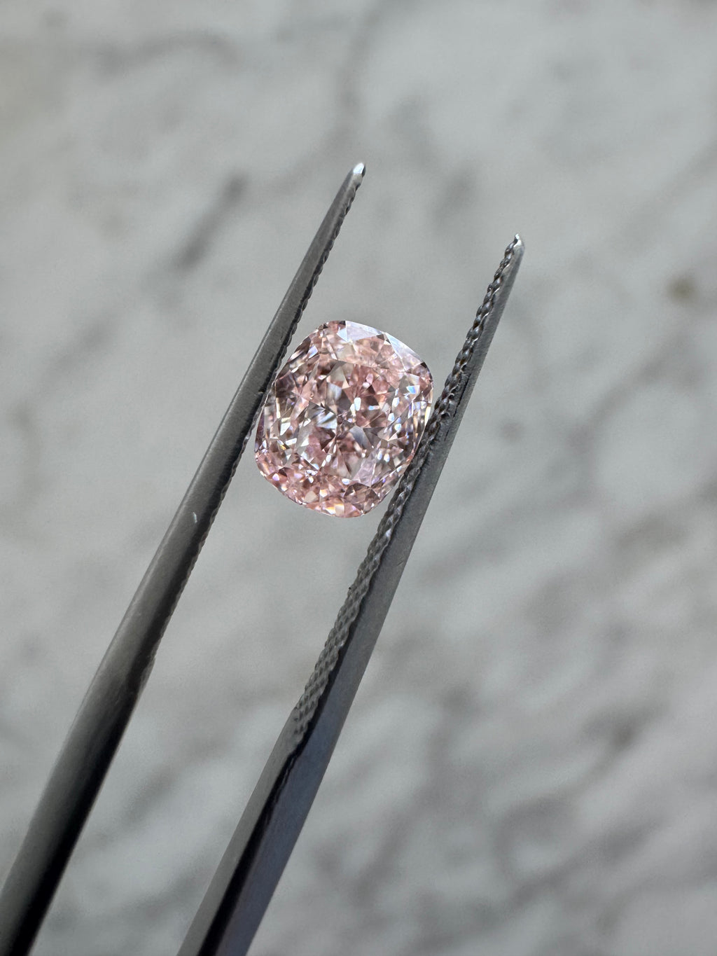 Cushion | 1.04ct Fancy Intense Pink VVS2 | 1.22 ratio | IGI Certified 626491933