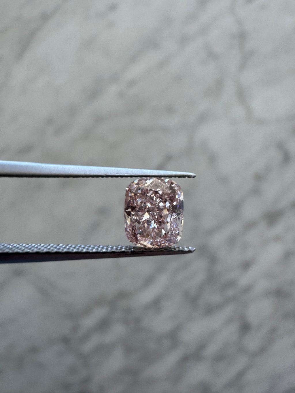 Cushion | 1.03ct Fancy Intense Pink VVS2 | 1.21 ratio | IGI Certified 627487290