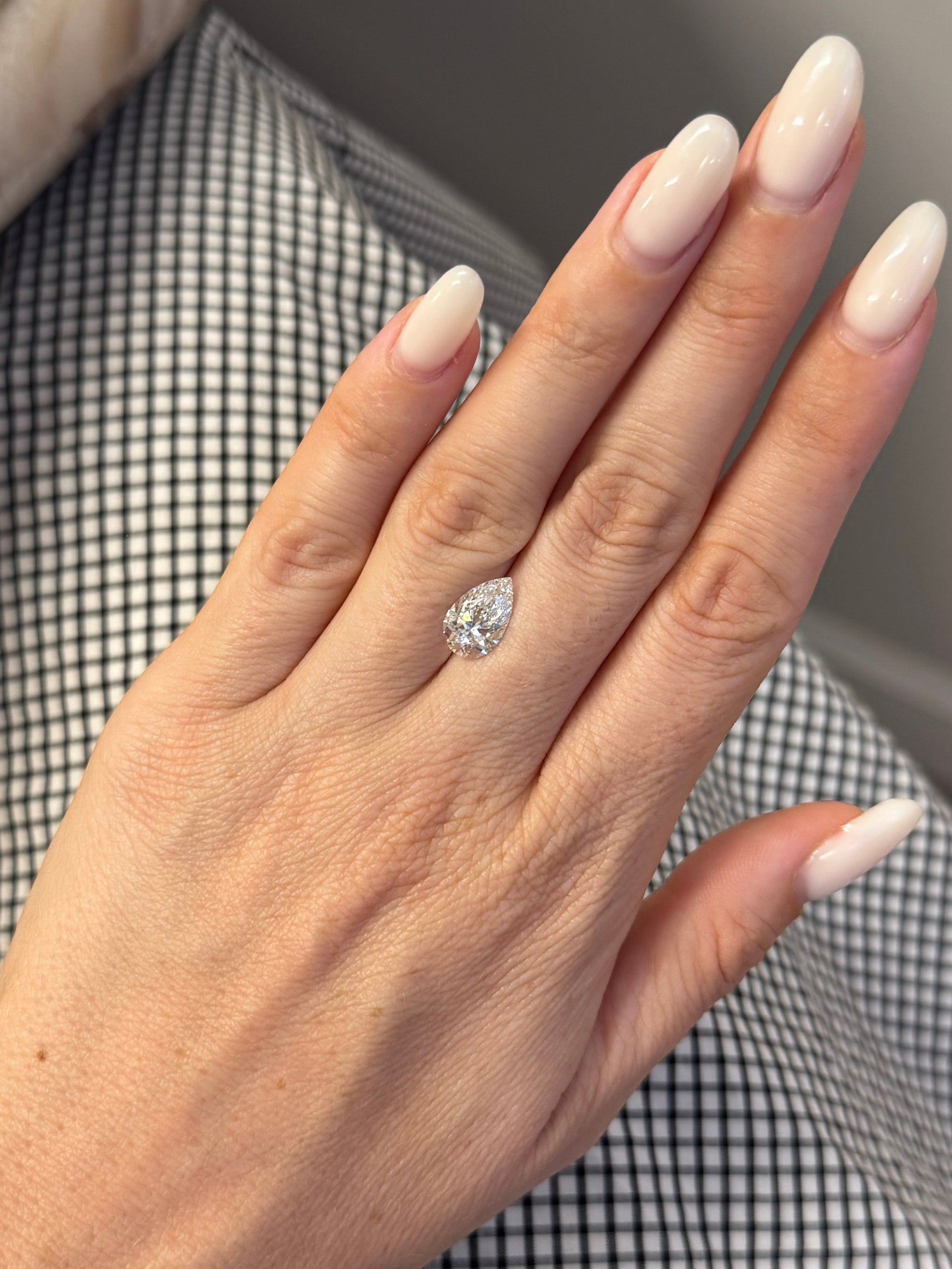 Pear | 2.59ct F VS2 | 1.60 Ratio | IGI Certified