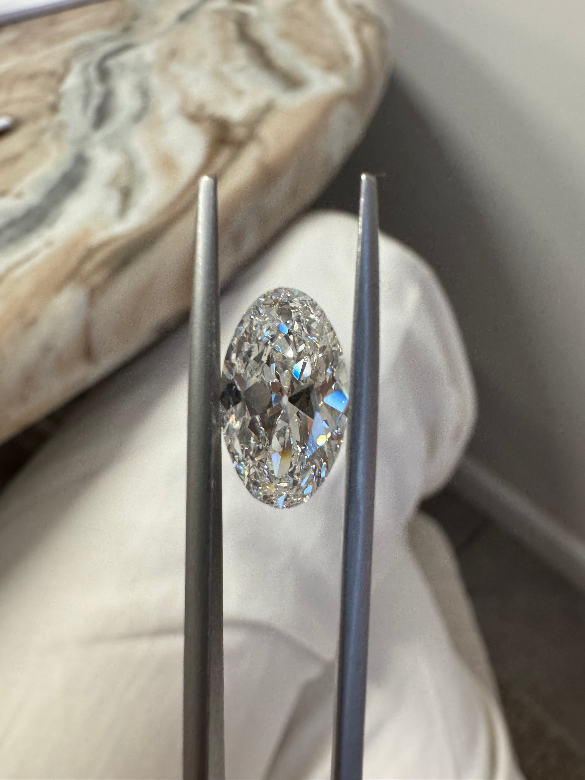 Antique Moval | 3.52ct E VVS2 | 1.71 ratio | IGI Certified