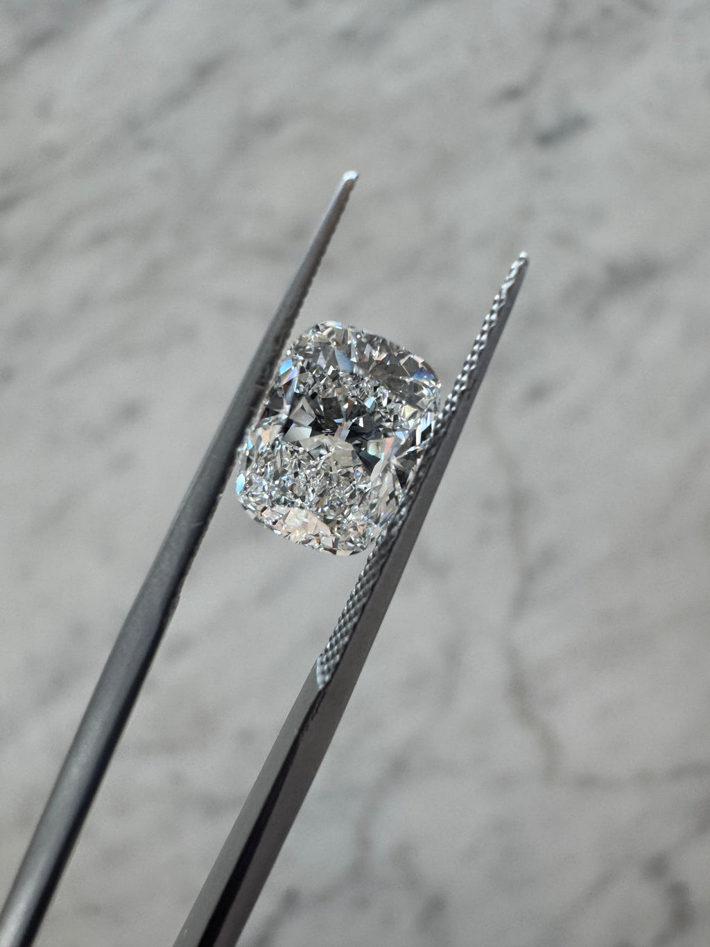 Cushion | 2.01ct F VS1 | 1.32 ratio | IGI Certified 648439336