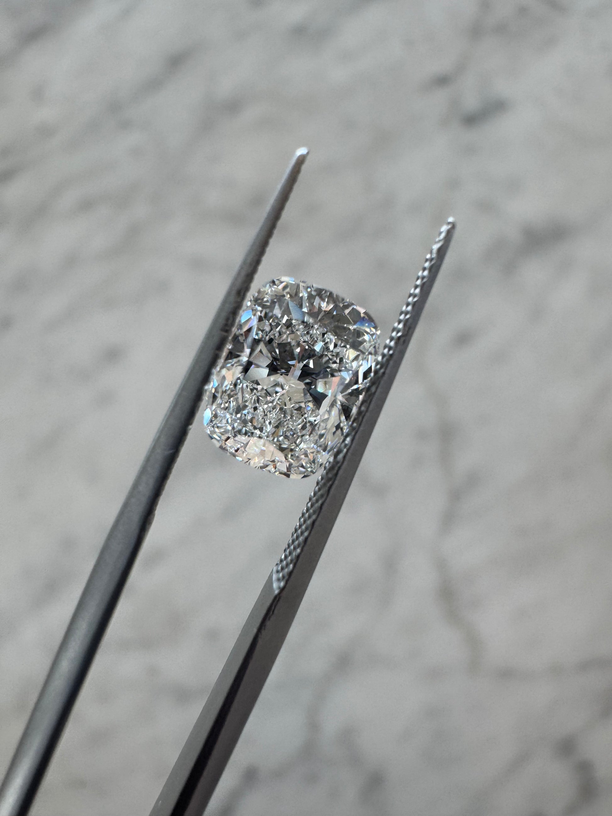 Cushion | 2.01ct F VS1 | 1.32 ratio | IGI Certified 648439336