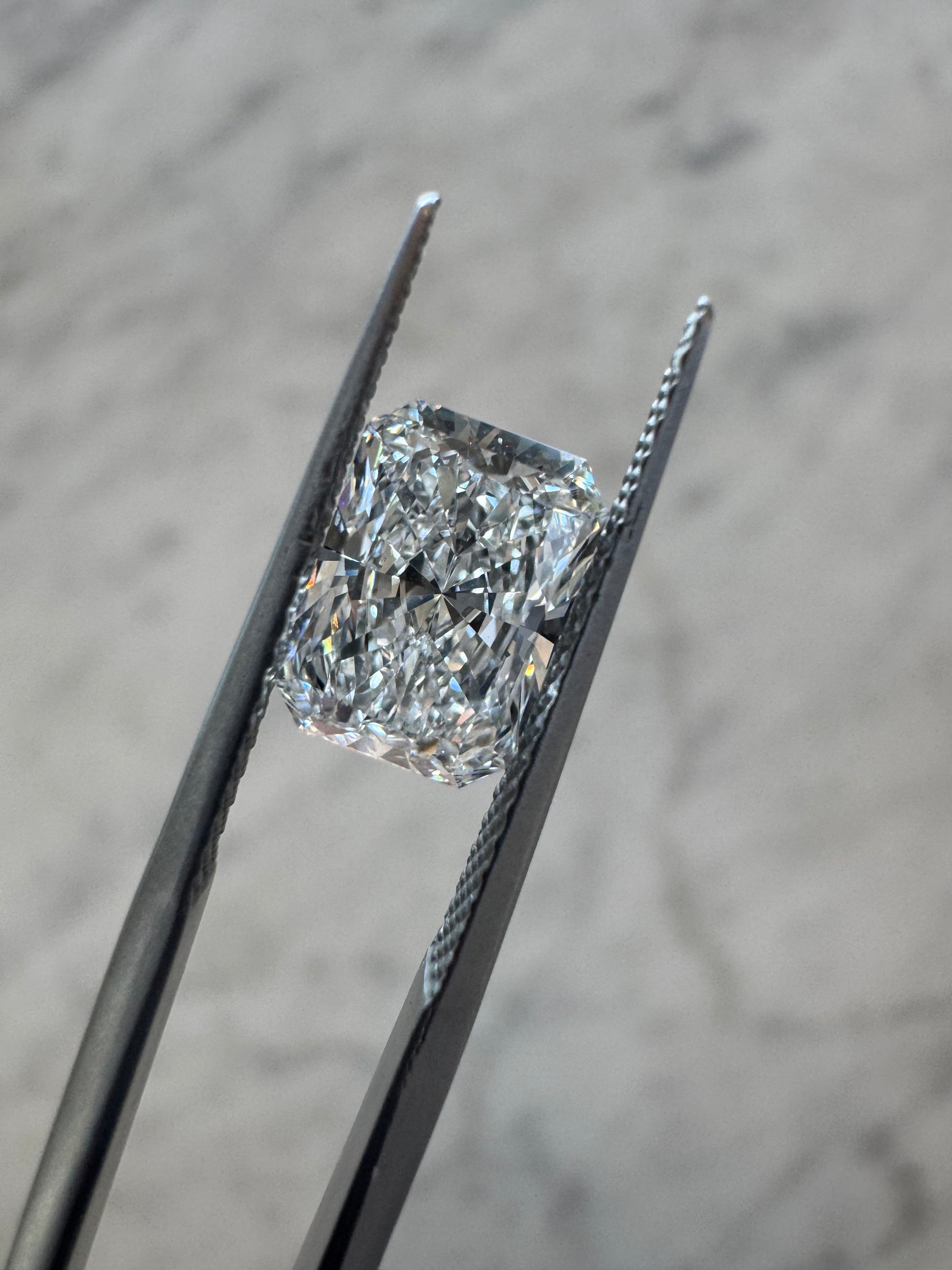 Radiant | 2.11ct VS1 F | 1.41 ratio | IGI Certified 646453728