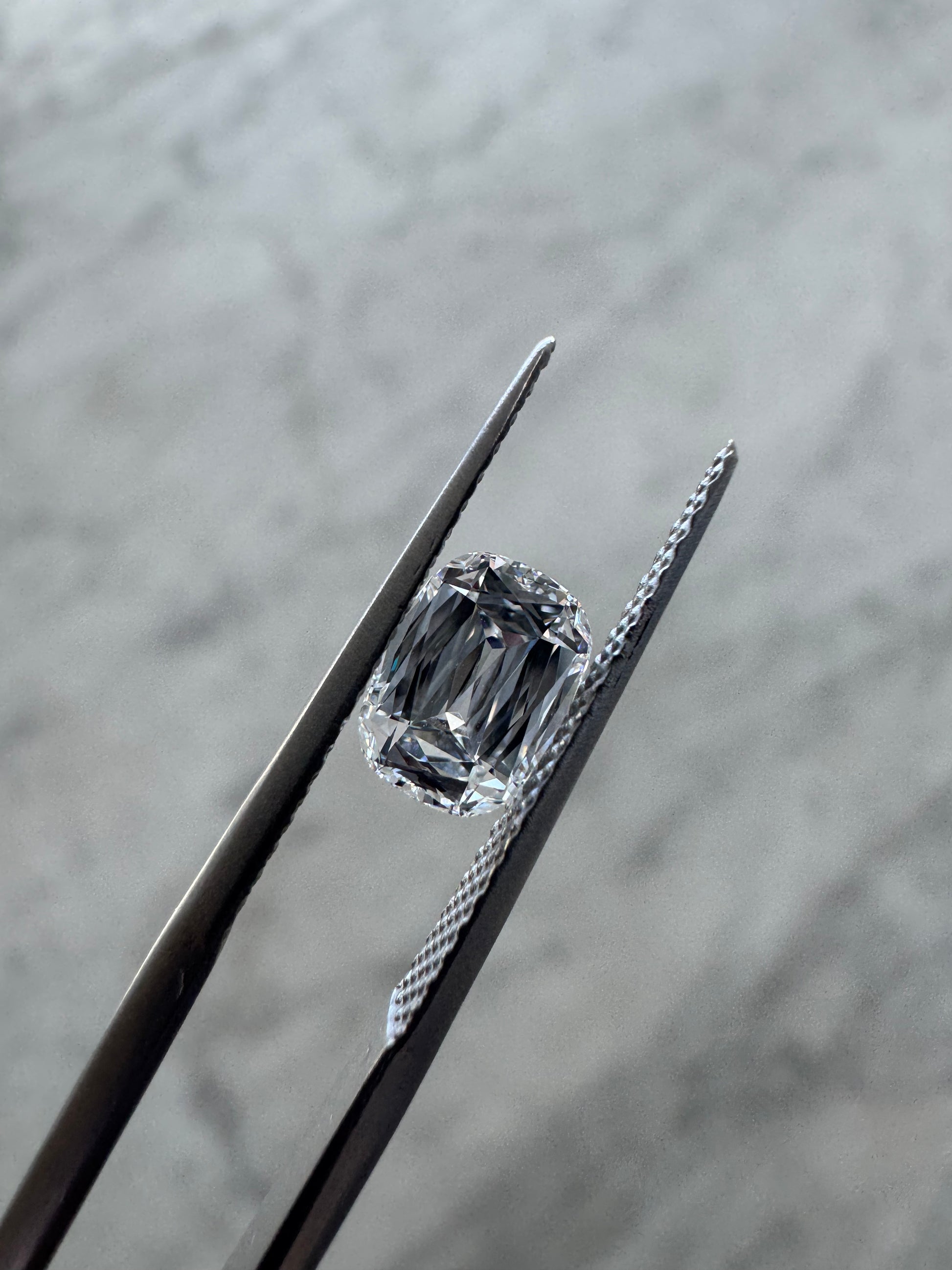 Crisscut Cushion | 1.02ct E VVS2 | 1.37 ratio | IGI Certified 729579284