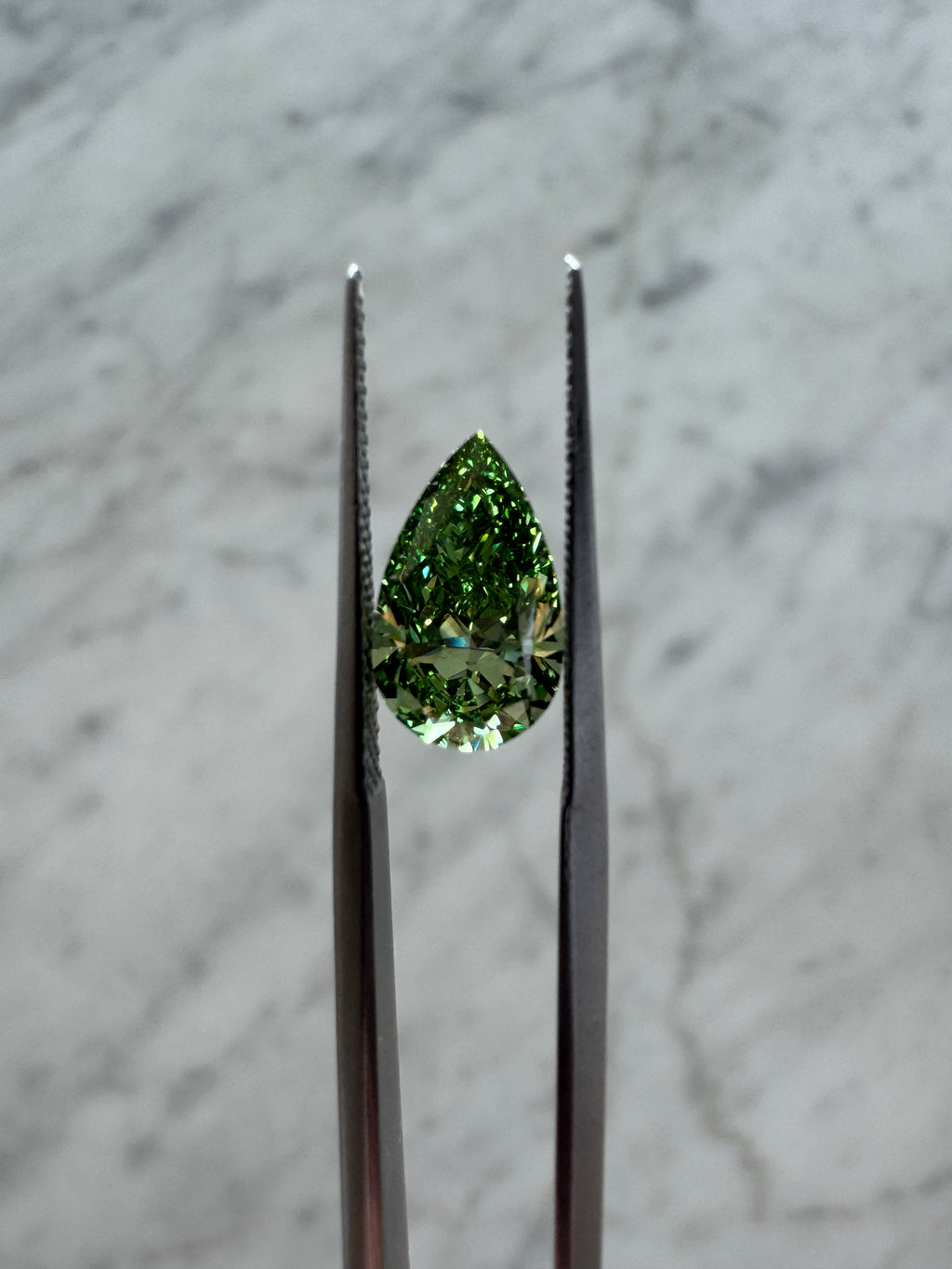 Pear | 1.95ct Fancy Vivid Greenish Green VS1 | 1.64 ratio | IGI Certified 782681240