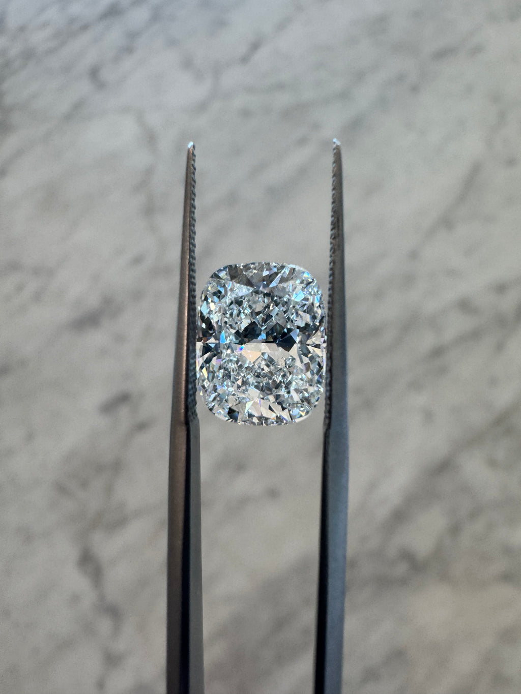 Cushion | 4.51ct F VS1 | 1.25 ratio | IGI Certified 642441947