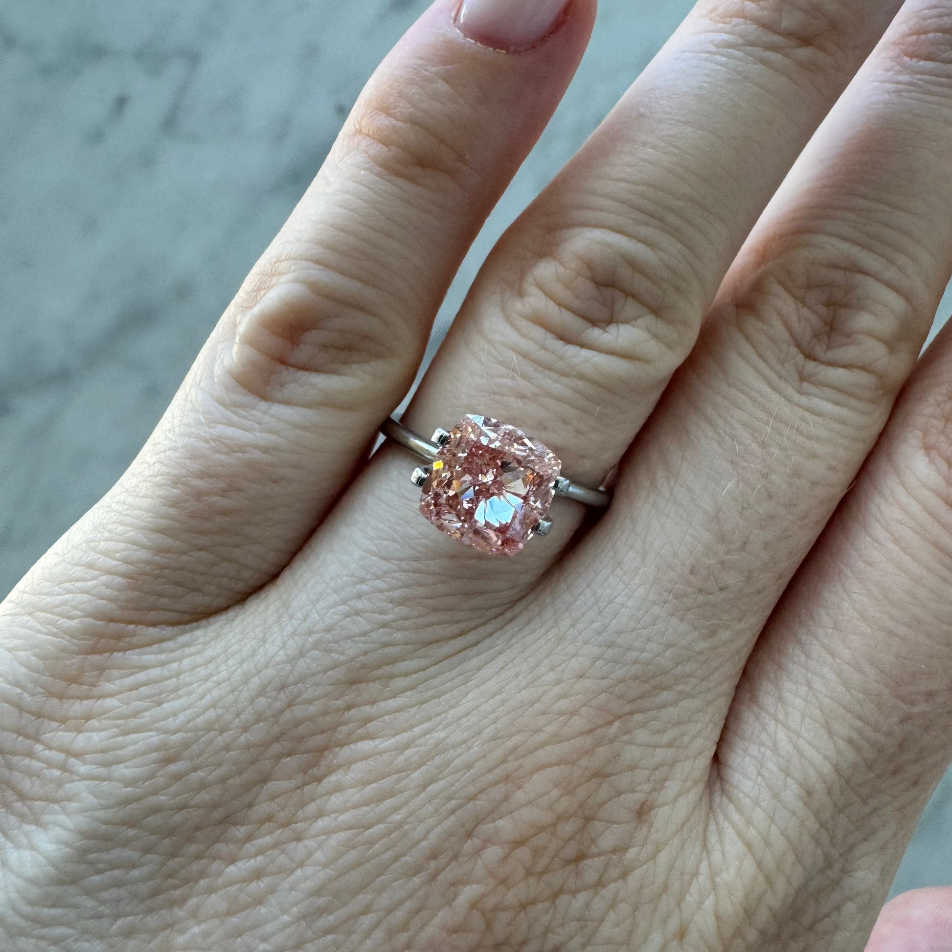 Cushion | 3.48ct Fancy Vivid Pink VS1 | 1.02 ratio | IGI Certified 671412883