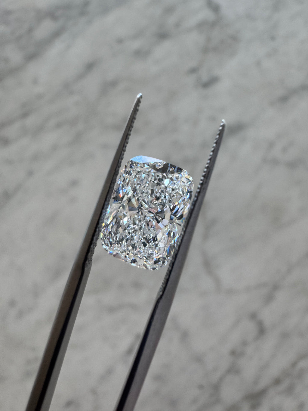Cushion | 4.04ct E VS2 | 1.40 ratio | IGI Certified LG710501343