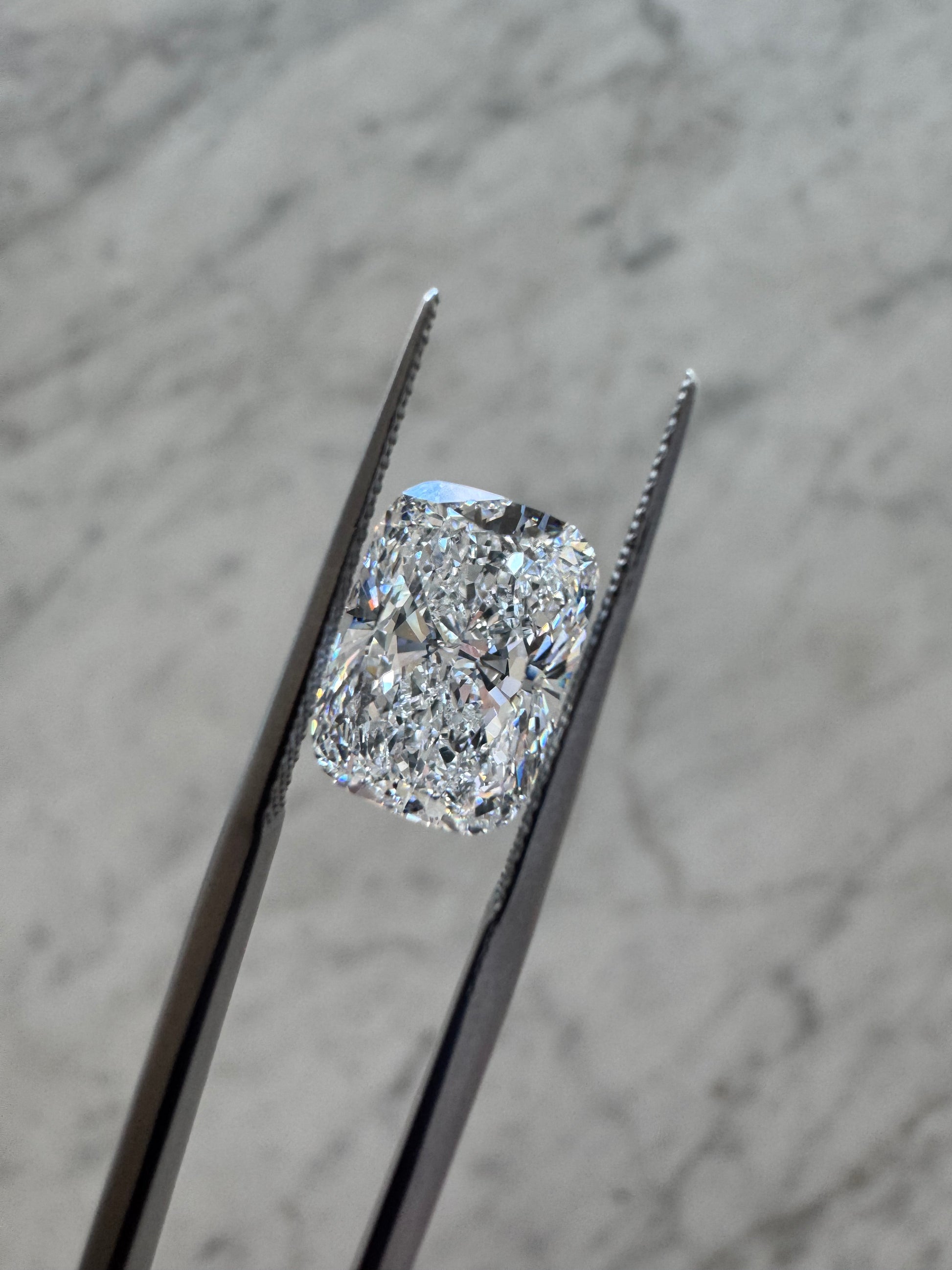 Cushion | 4.04ct E VS2 | 1.40 ratio | IGI Certified LG710501343