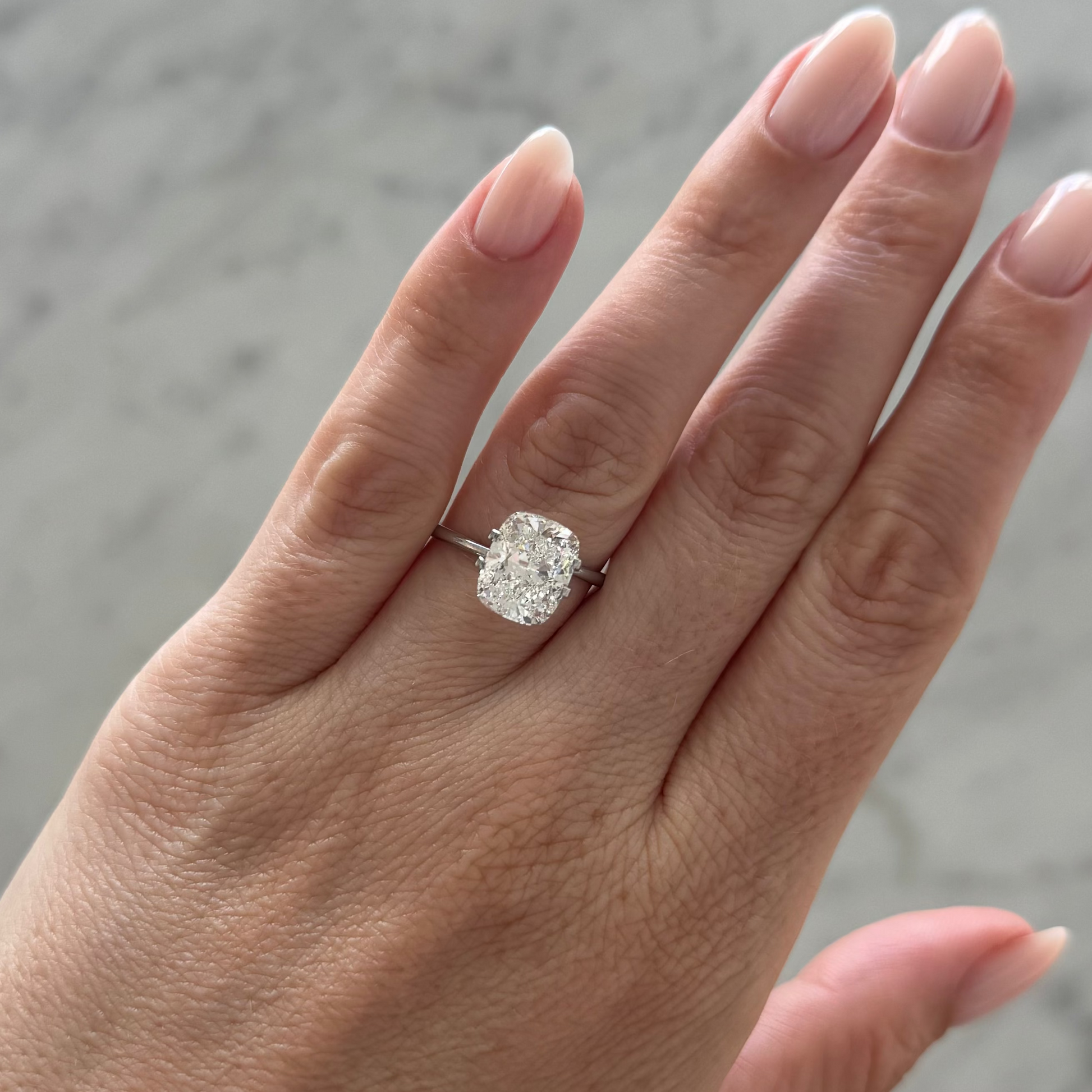 Cushion | 4.02ct F VS1 | 1.24 ratio | IGI Certified 642490703