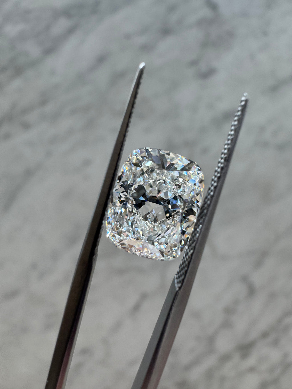 Cushion | 4.02ct F VS1 | 1.24 ratio | IGI Certified 642490703
