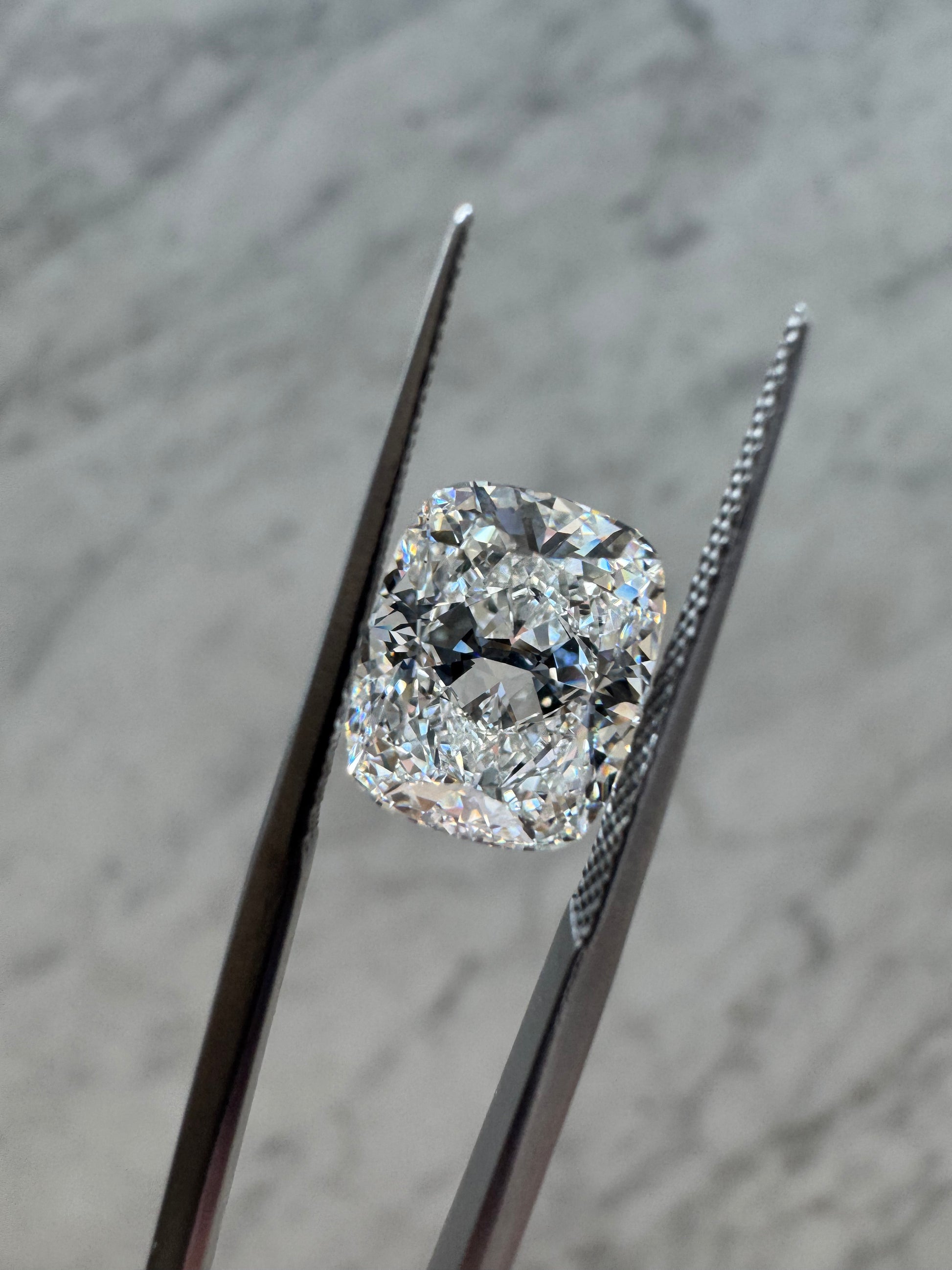 Cushion | 4.02ct F VS1 | 1.24 ratio | IGI Certified 642490703