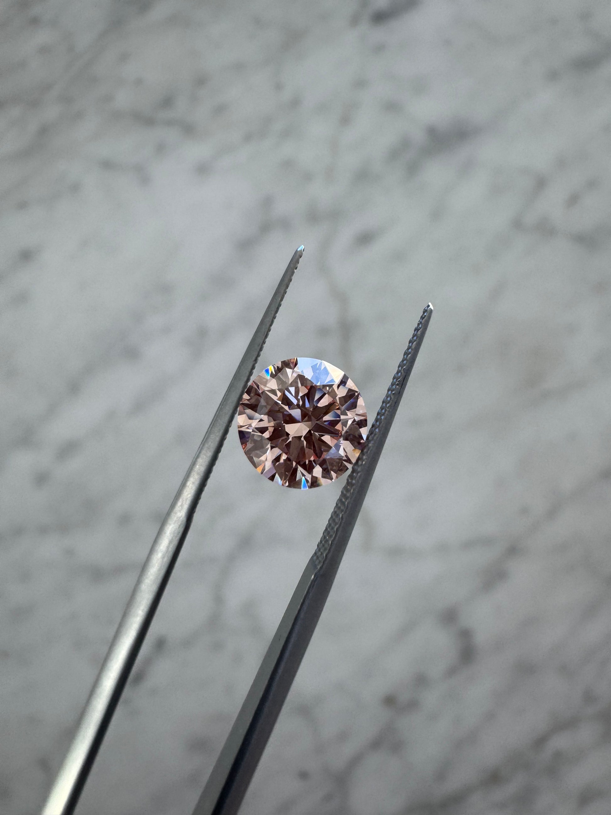 Round | 2.21ct Fancy Intense Pink VS1 | IGI Certified 690508679