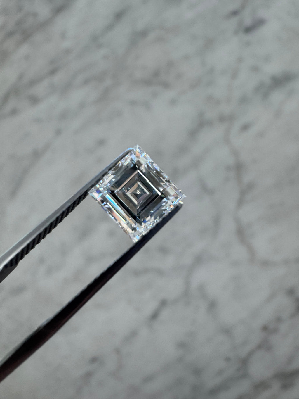 Asscher | 2.10ct D VVS2  | IGI Certified LG695520948