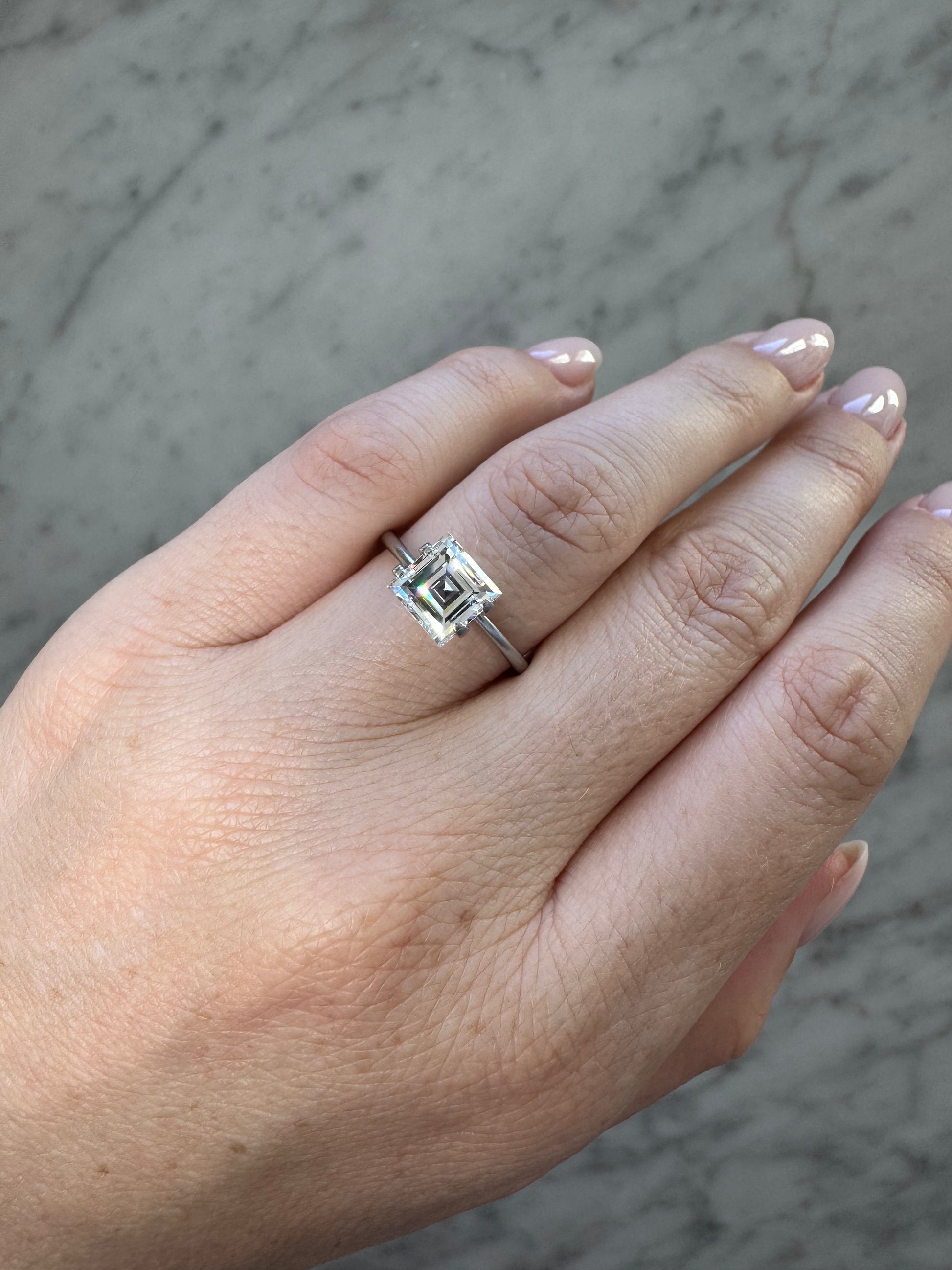Asscher | 2.10ct D VVS2  | IGI Certified LG695520948