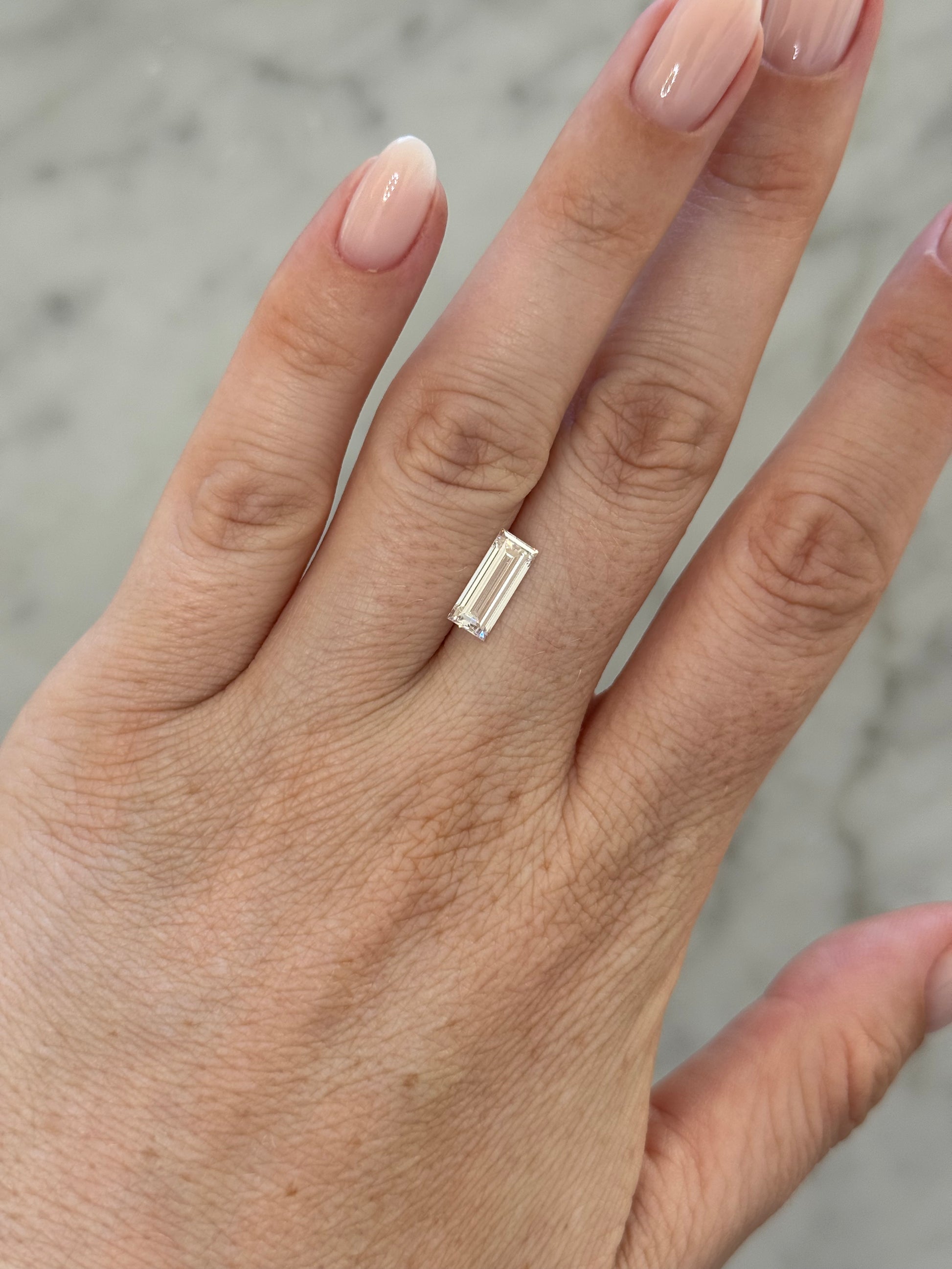 Baguette | 1.81ct F VVS2 | 2.40 ratio | IGI Certified LG750568795