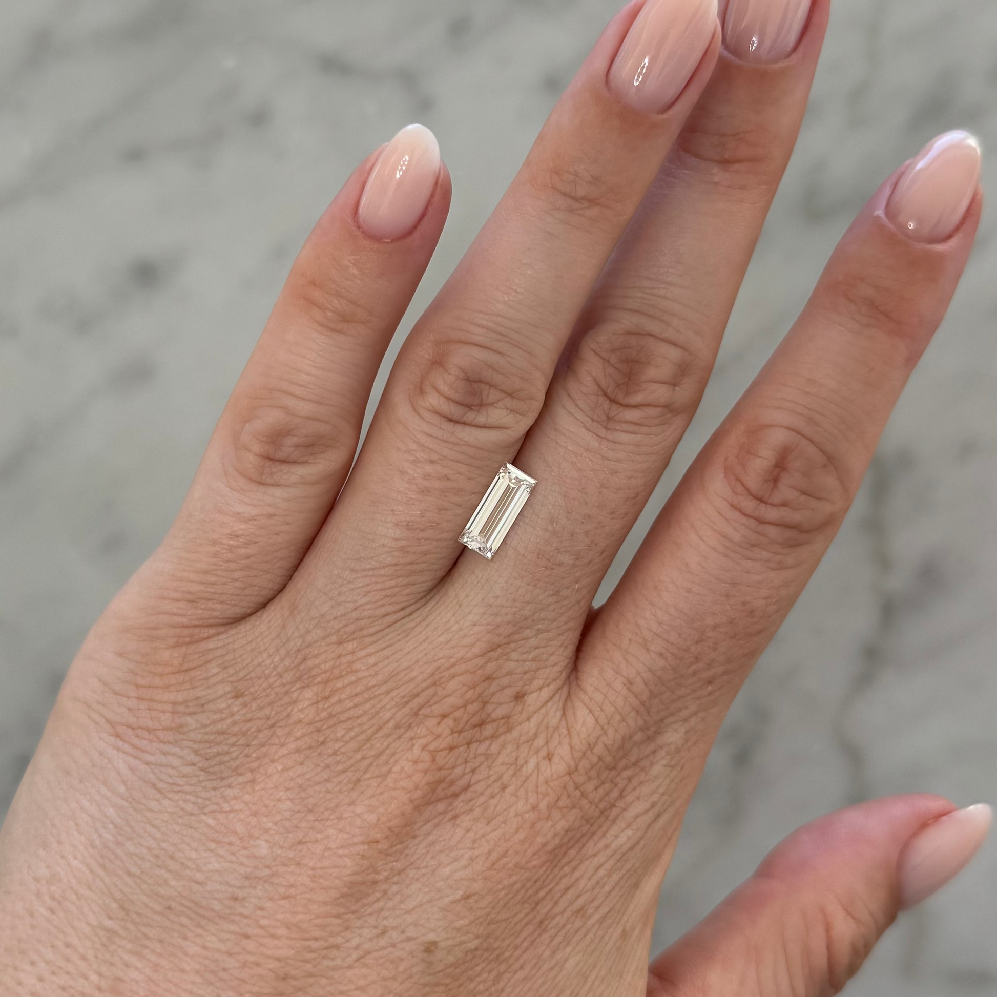 Baguette | 1.81ct F VVS2 | 2.40 ratio | IGI Certified LG750568795