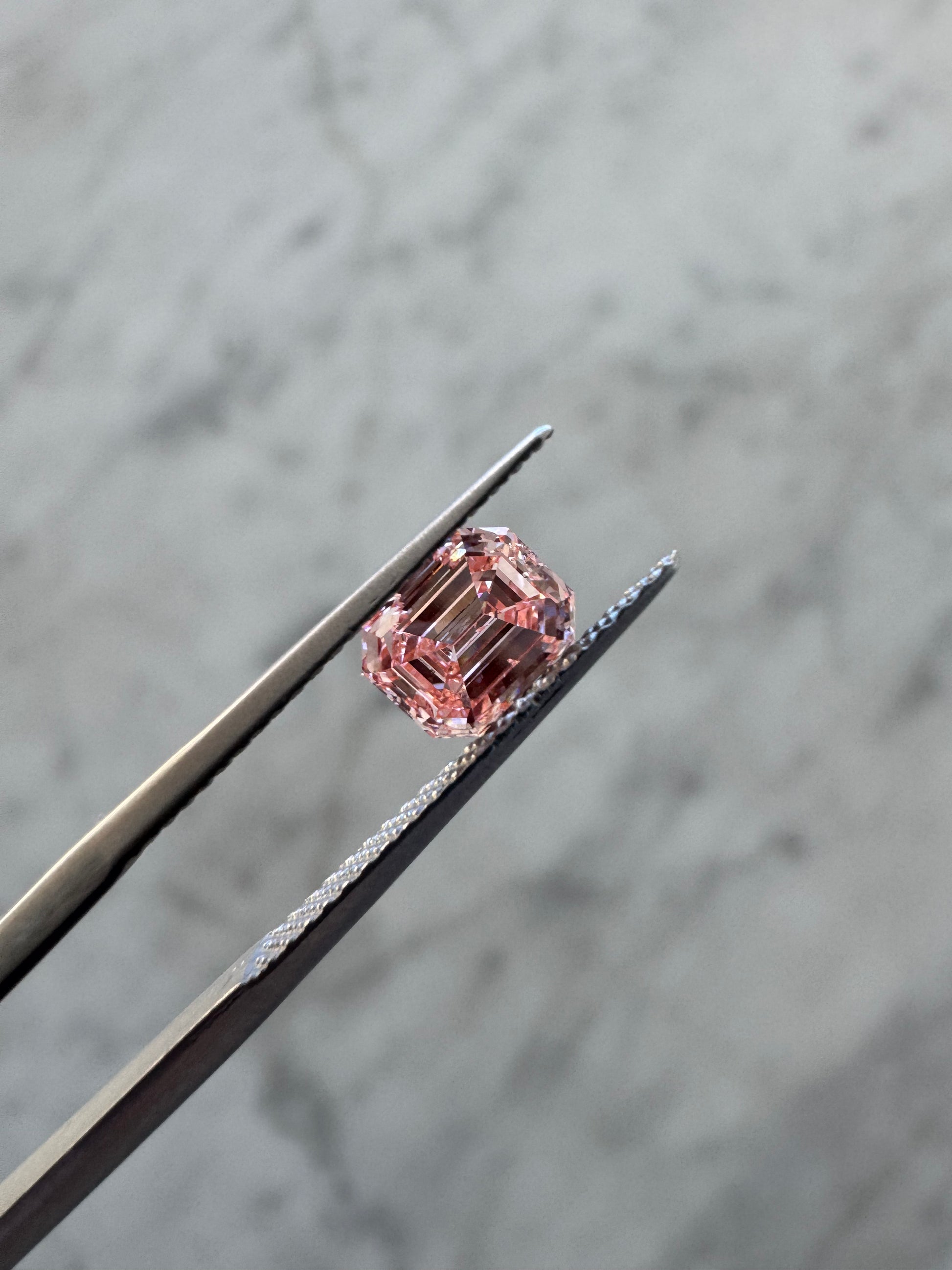 Emerald | 0.86ct Fancy Intense Pink VS3 | 1.26 ratio | IGI Certified 640442441