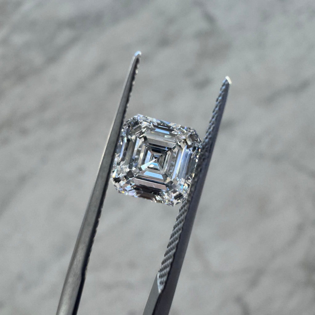 Asscher | 1.56ct F VVS2 | IGI Certified LG780650313