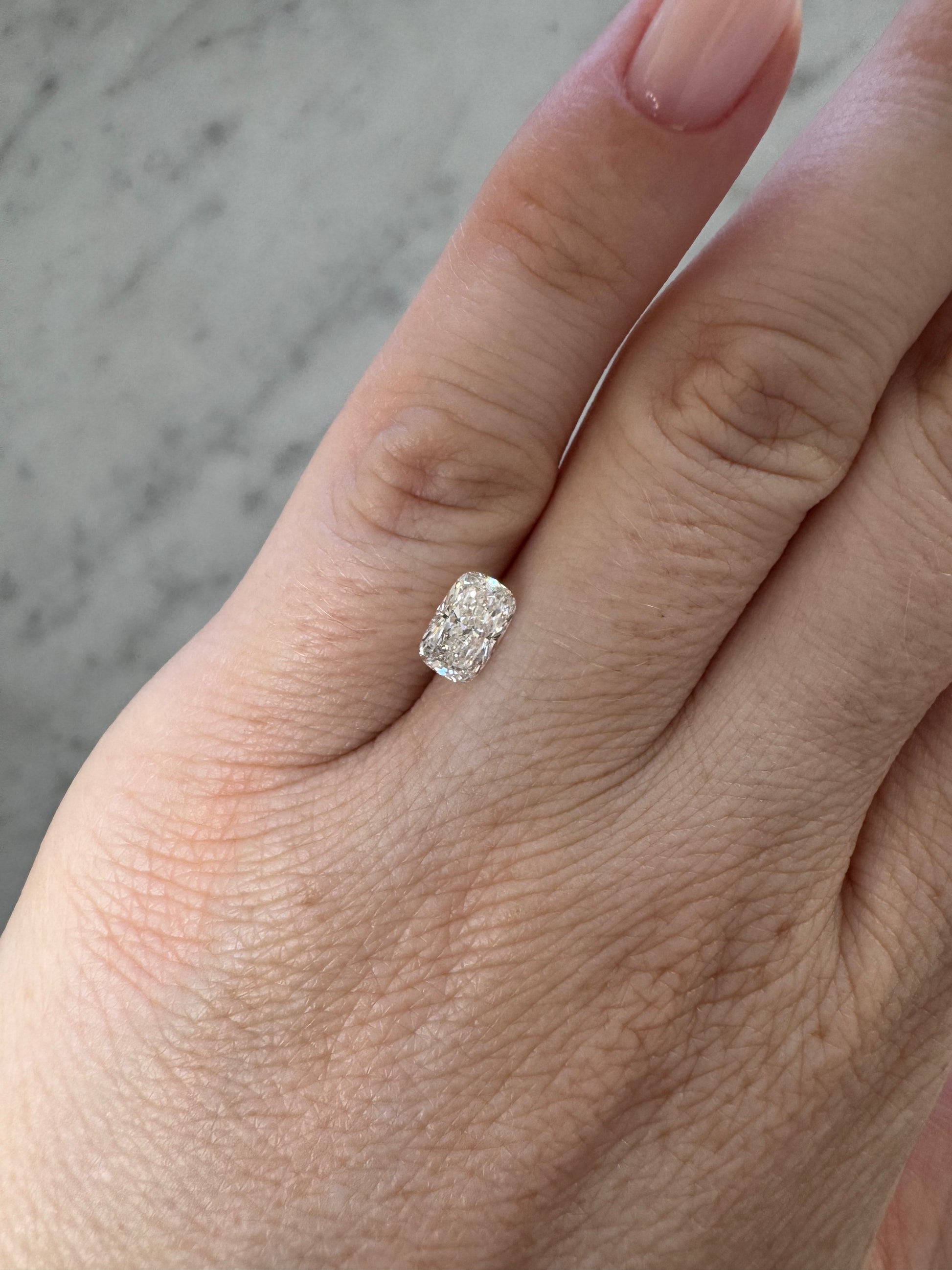 Elongated Cushion | 1.01ct F VS1 | 1.55 ratio | IGI Certified 795649300